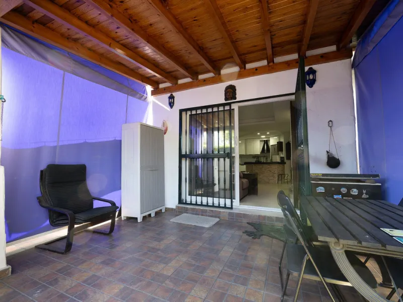 Beautifully Refurbished 2-Bedroom Apartment Located in the heart of Calahonda within the highly sought-after Centro Comercial El Zoco area, this beautifully refurbished 2-bedroom, 1-bathroom apartment offers the perfect blend of comfort, style, and conven