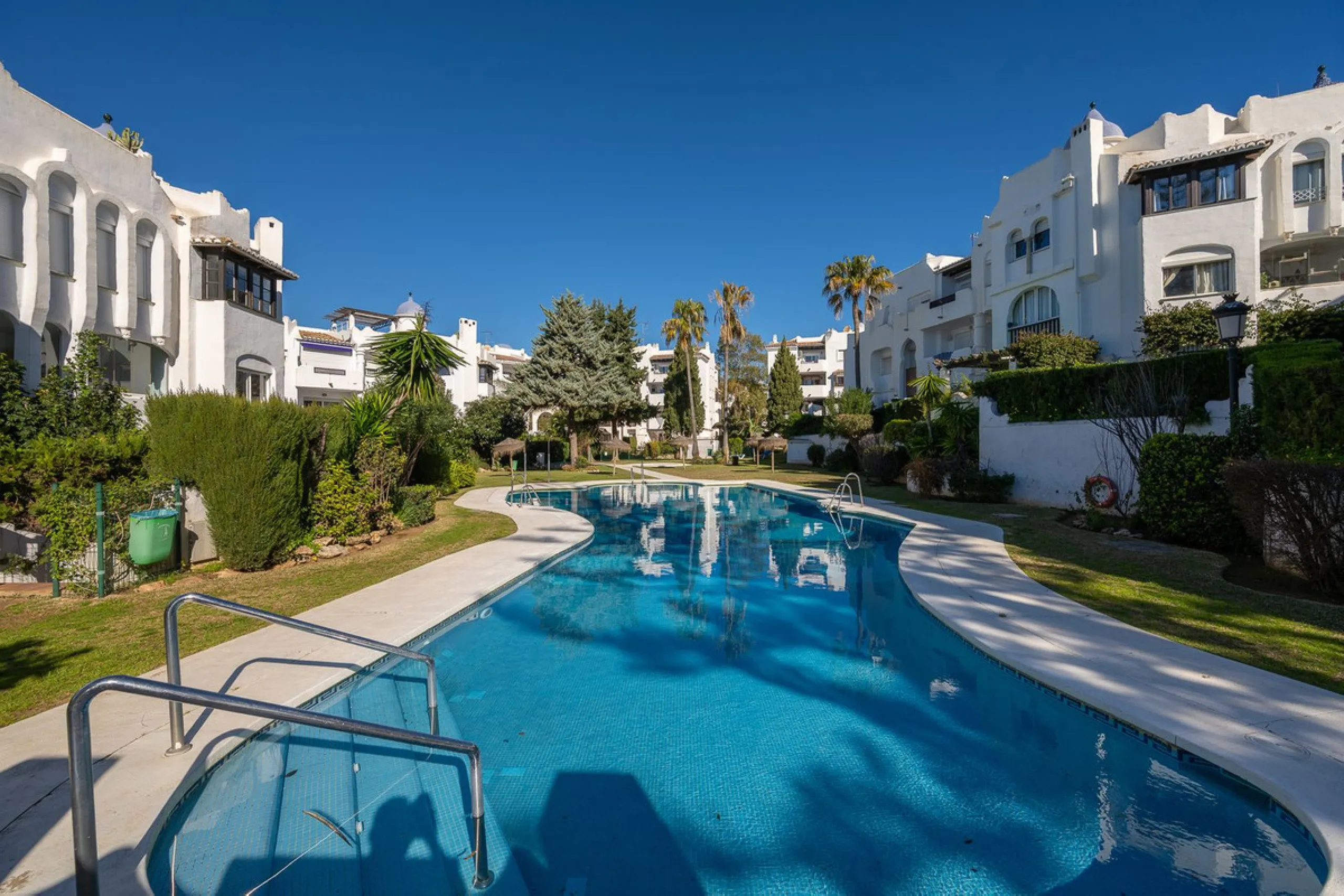 Beautifully Refurbished 2-Bedroom Apartment Located in the heart of Calahonda within the highly sought-after Centro Comercial El Zoco area, this beautifully refurbished 2-bedroom, 1-bathroom apartment offers the perfect blend of comfort, style, and conven