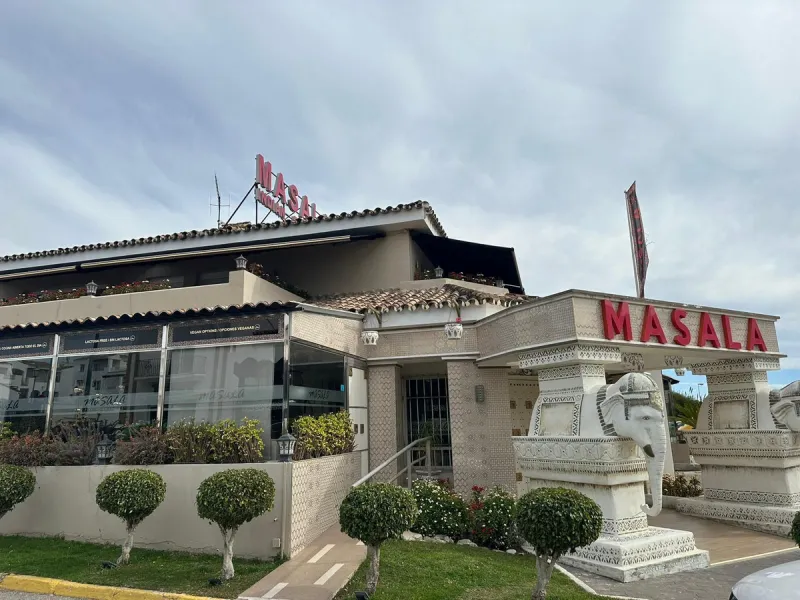 Commercial premises with rental income located on the Mediterranean Highway N-340, km 167, in Estepona (Málaga), Spain. The property is currently leased and operating as a SUPERCOR supermarket, representing a stable investment opportunity.