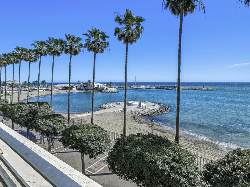 Apartment - Penthouse в продаже в Marbella, Málaga. В доме 5 спален и 3 ванных комнат. Площадь дома 215 м²