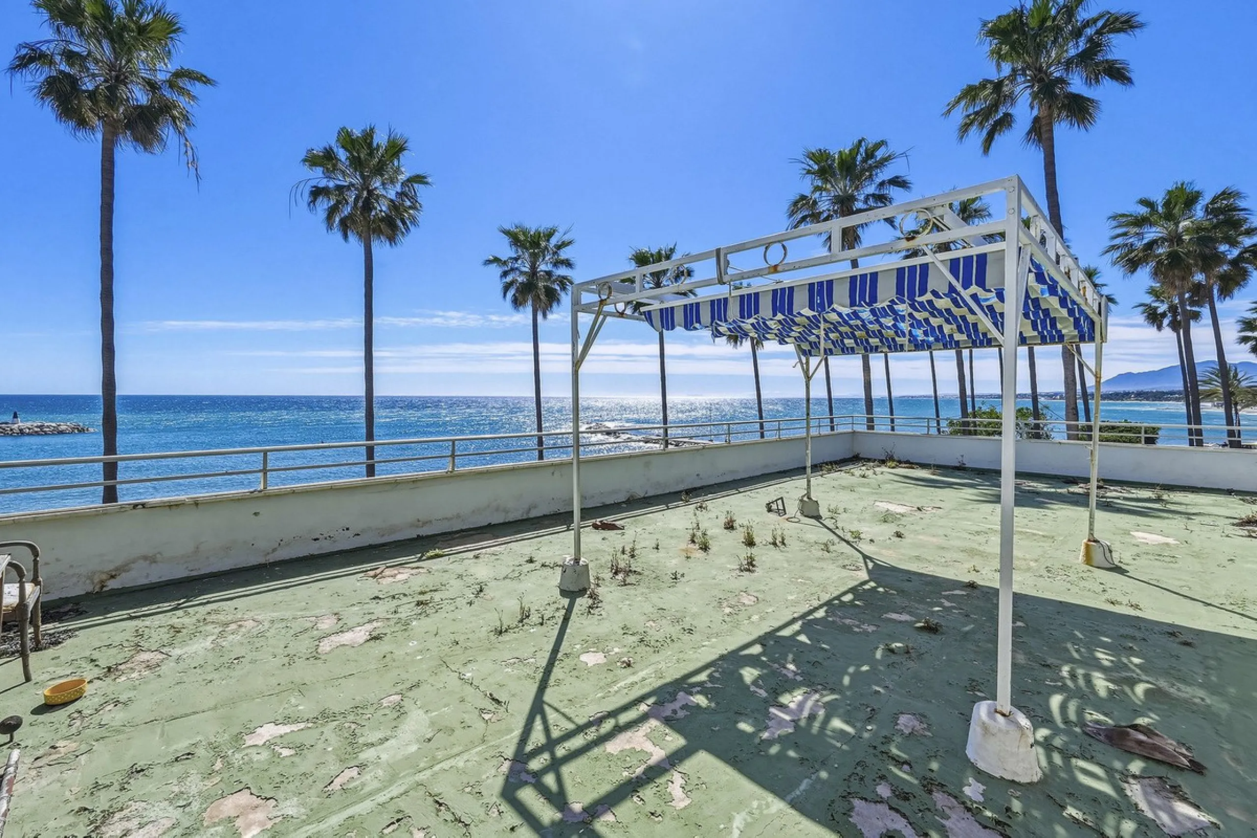 Apartment - Penthouse в продаже в Marbella, Málaga. В доме 5 спален и 3 ванных комнат. Площадь дома 215 м²