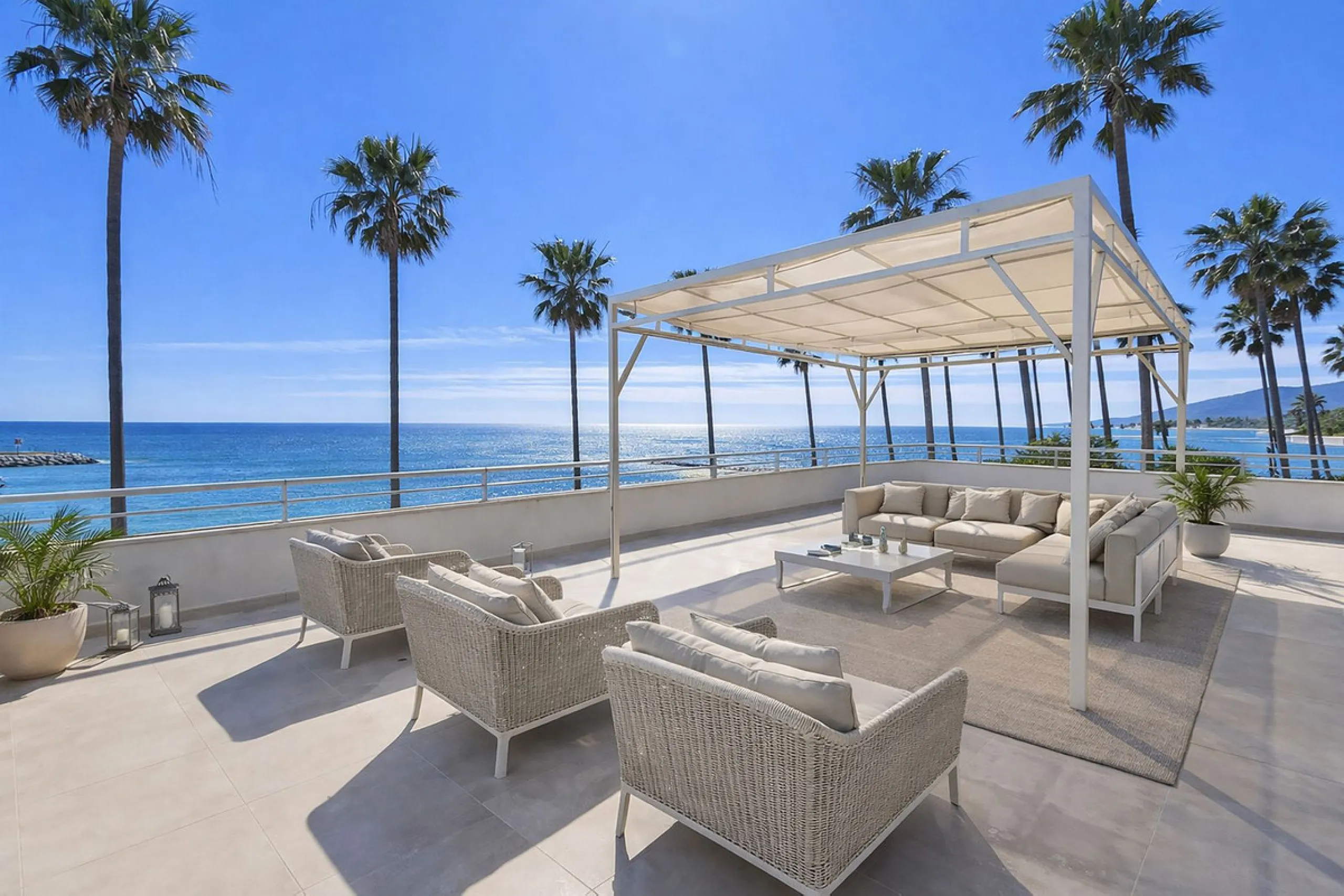 Apartment - Penthouse в продаже в Marbella, Málaga. В доме 5 спален и 3 ванных комнат. Площадь дома 215 м²