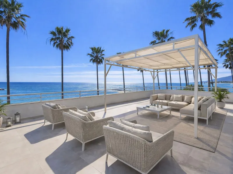 Apartment - Penthouse в продаже в Marbella, Málaga. В доме 5 спален и 3 ванных комнат. Площадь дома 215 м²