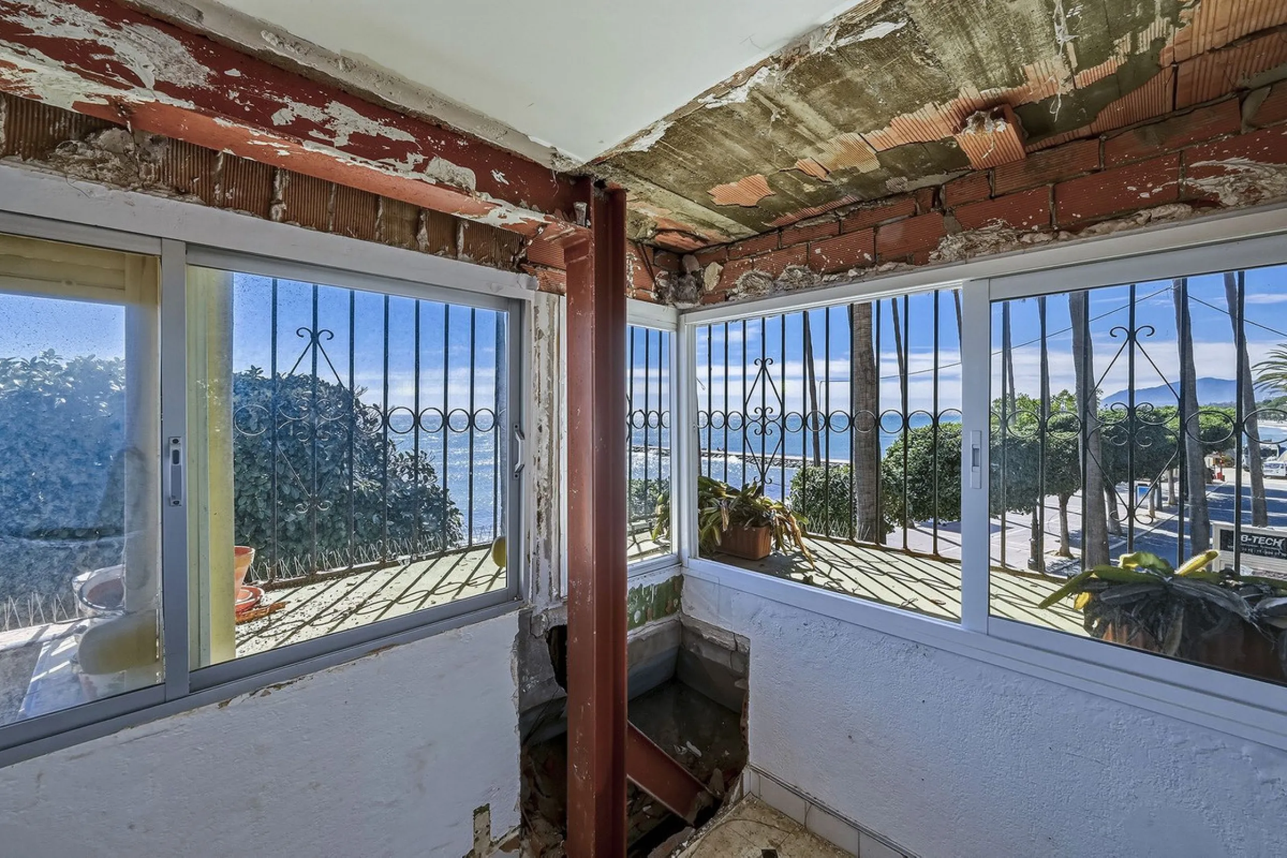 Apartment - Penthouse в продаже в Marbella, Málaga. В доме 5 спален и 3 ванных комнат. Площадь дома 215 м²