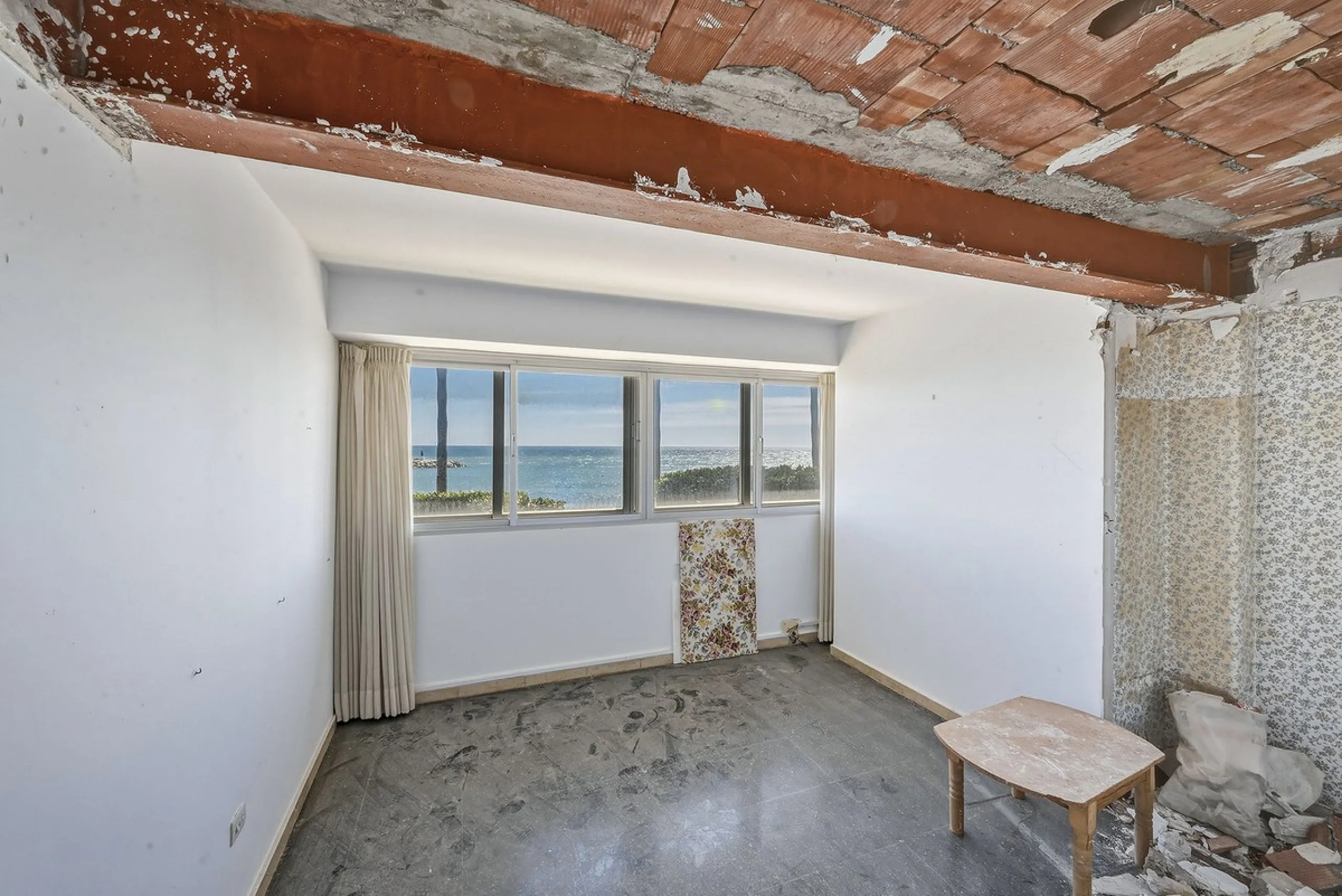 Apartment - Penthouse в продаже в Marbella, Málaga. В доме 5 спален и 3 ванных комнат. Площадь дома 215 м²
