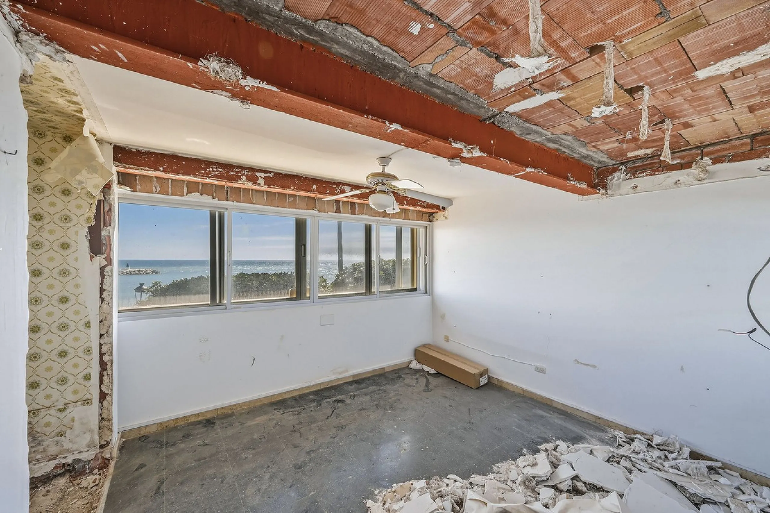 Apartment - Penthouse в продаже в Marbella, Málaga. В доме 5 спален и 3 ванных комнат. Площадь дома 215 м²