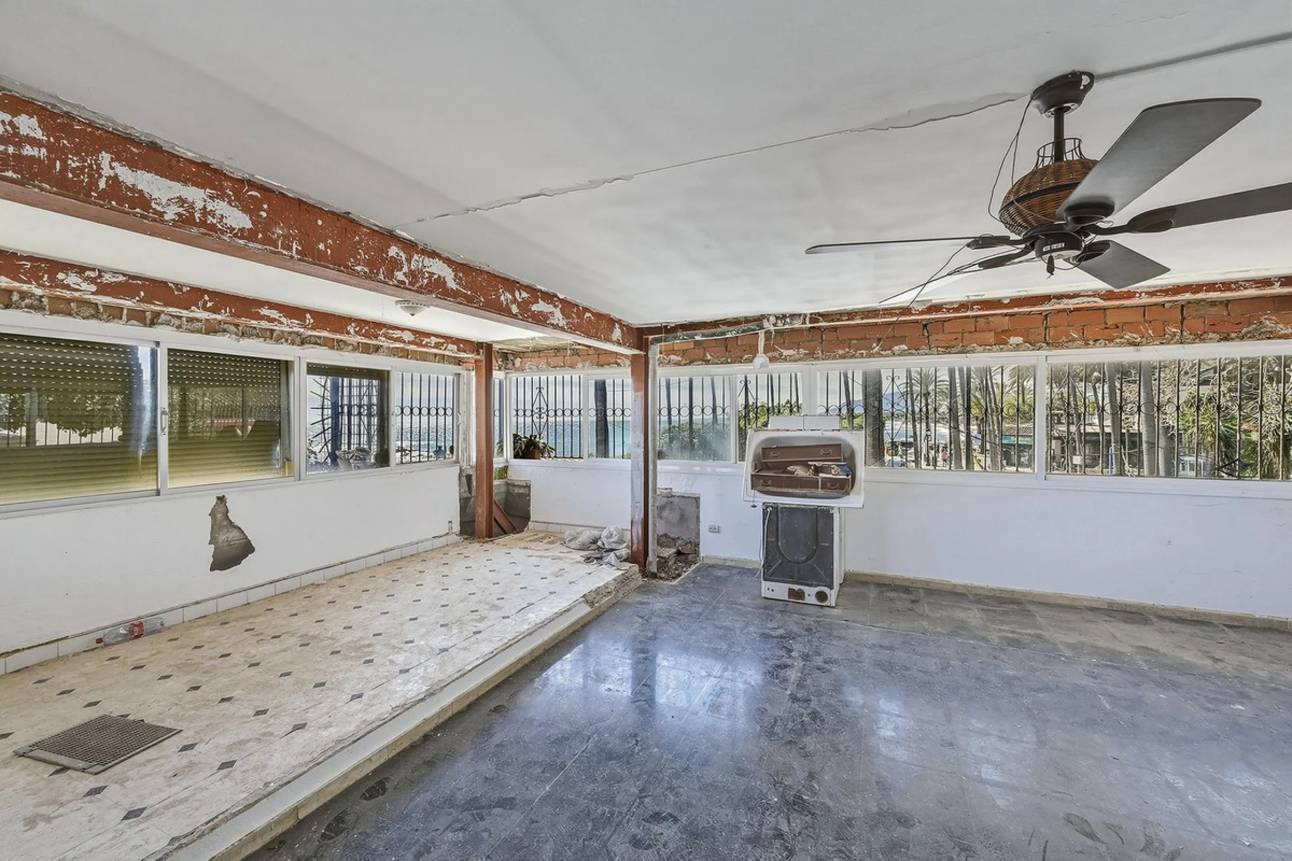 Apartment - Penthouse в продаже в Marbella, Málaga. В доме 5 спален и 3 ванных комнат. Площадь дома 215 м²