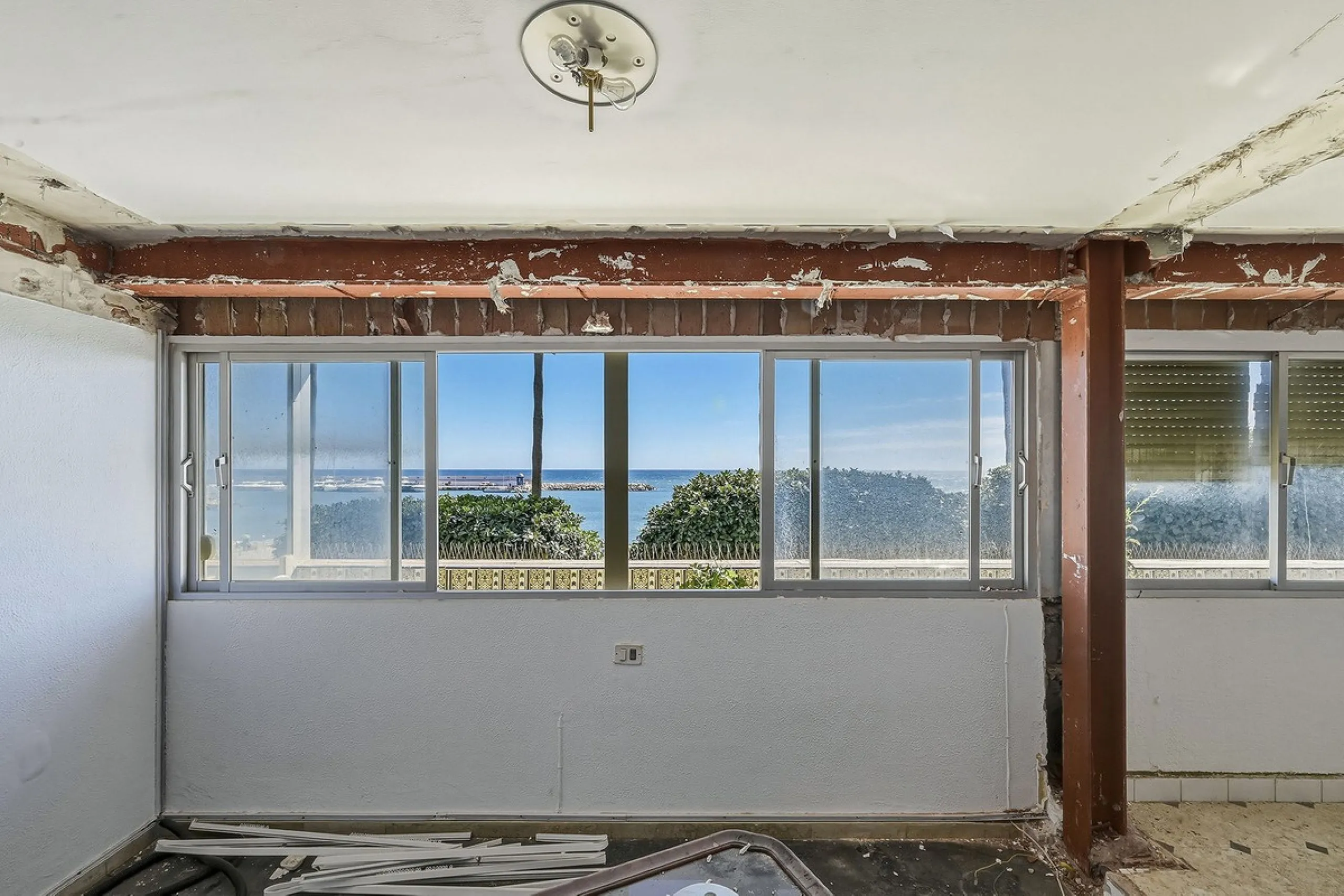 Apartment - Penthouse в продаже в Marbella, Málaga. В доме 5 спален и 3 ванных комнат. Площадь дома 215 м²