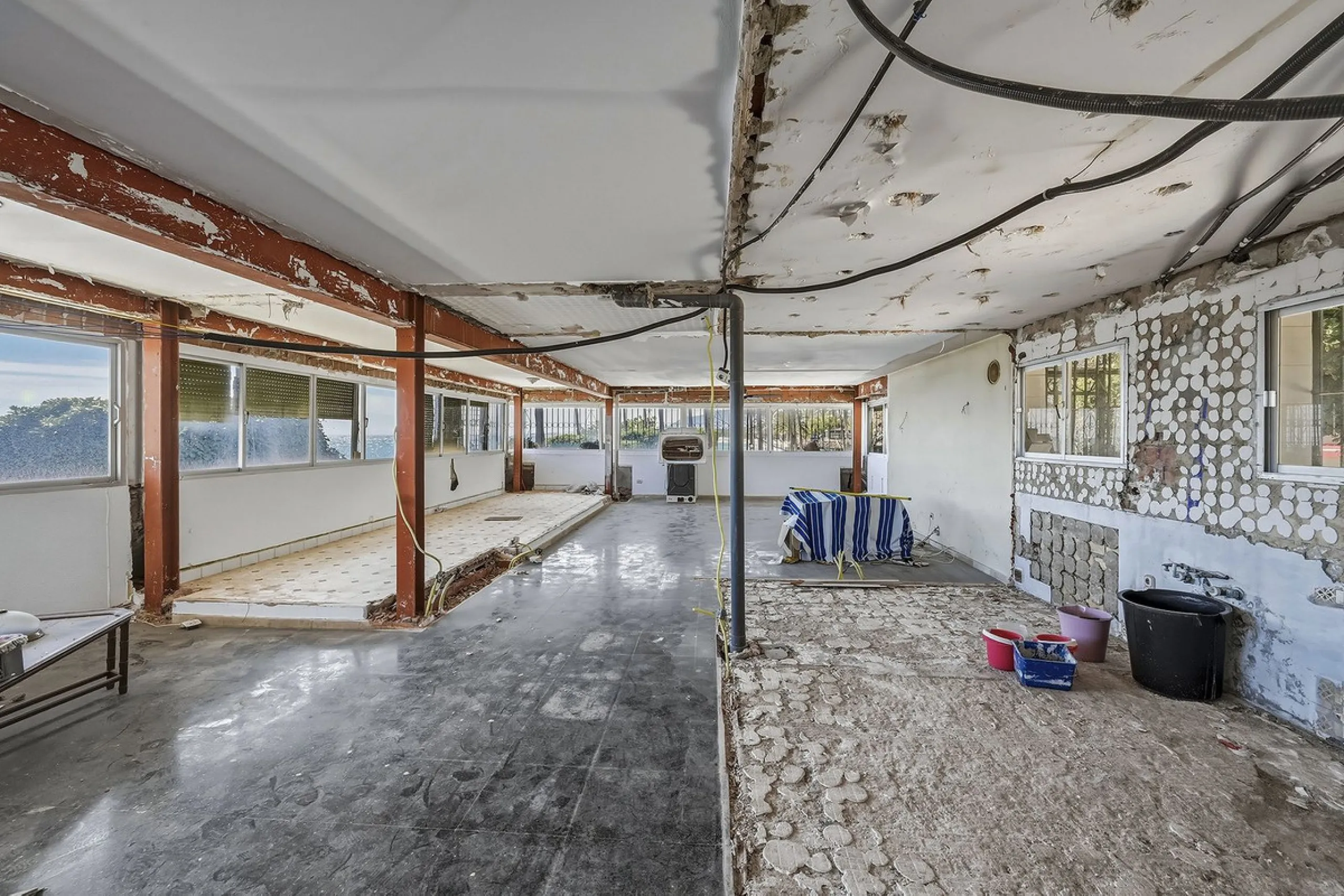 Apartment - Penthouse в продаже в Marbella, Málaga. В доме 5 спален и 3 ванных комнат. Площадь дома 215 м²