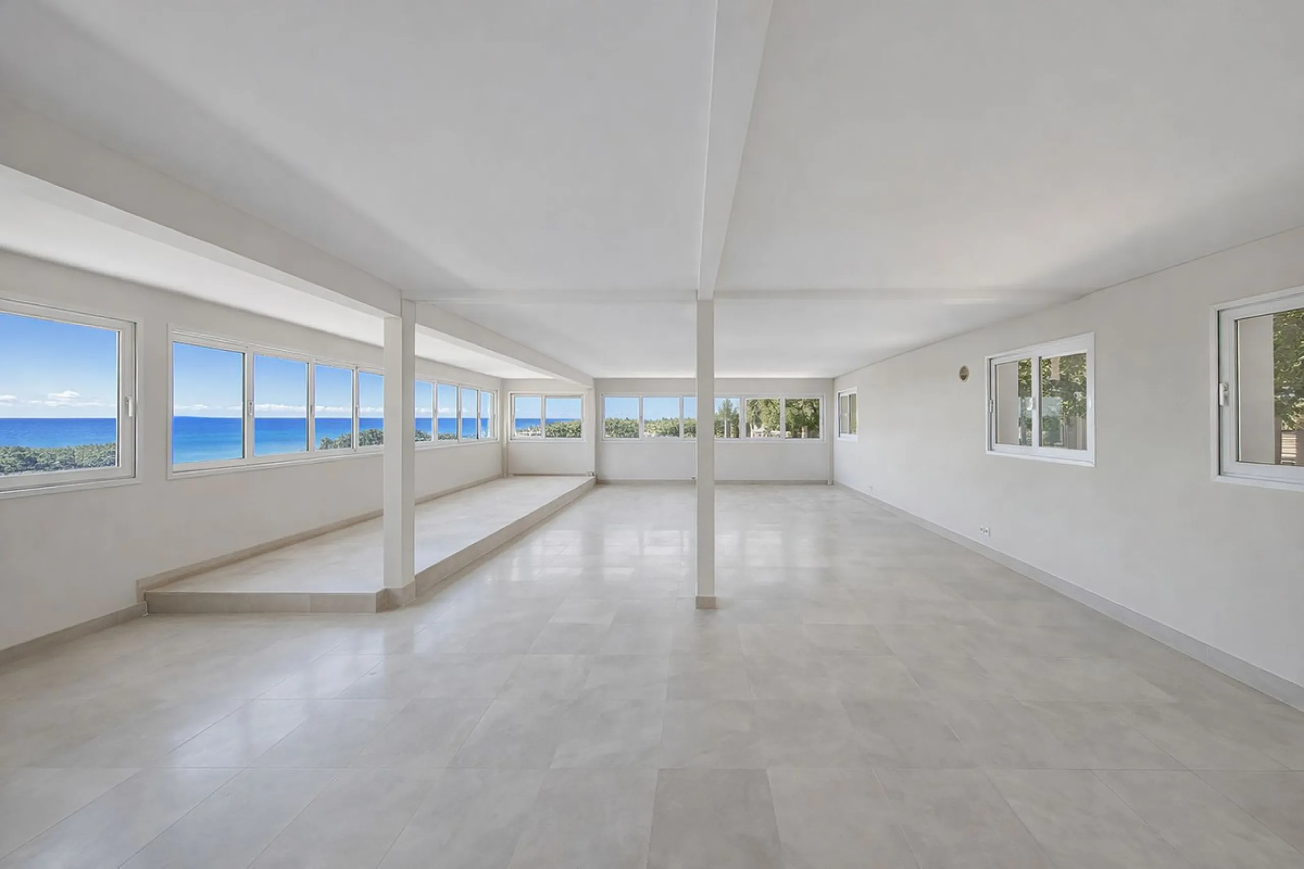 Apartment - Penthouse в продаже в Marbella, Málaga. В доме 5 спален и 3 ванных комнат. Площадь дома 215 м²