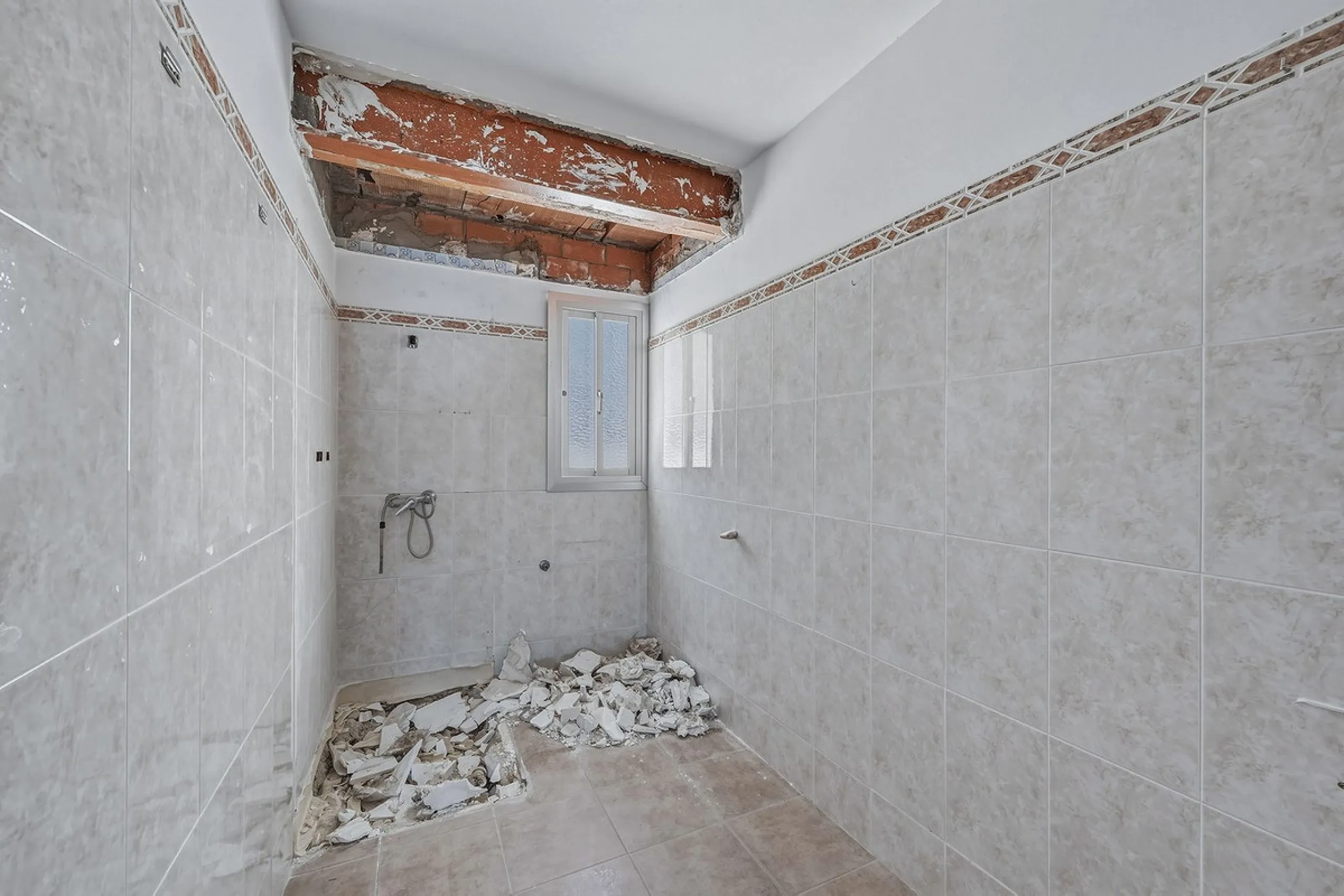 Apartment - Penthouse в продаже в Marbella, Málaga. В доме 5 спален и 3 ванных комнат. Площадь дома 215 м²