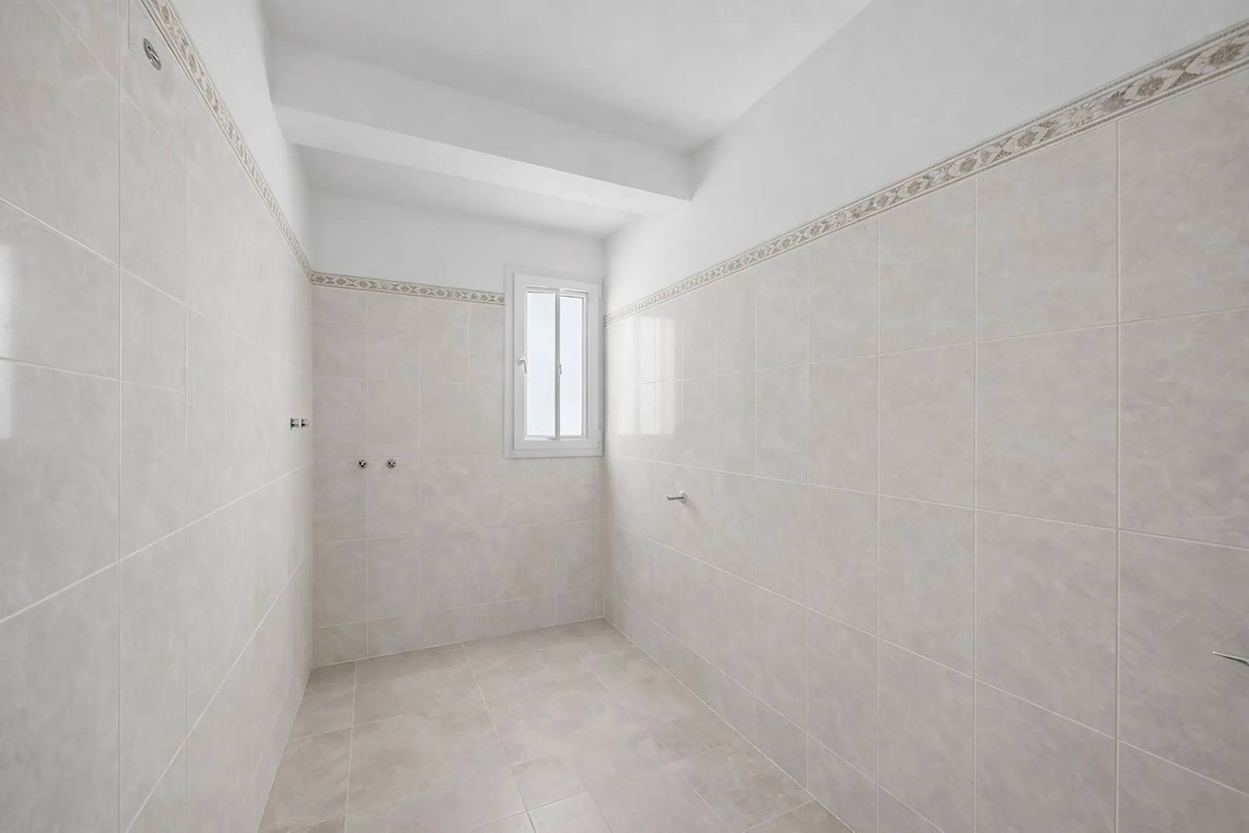 Apartment - Penthouse в продаже в Marbella, Málaga. В доме 5 спален и 3 ванных комнат. Площадь дома 215 м²
