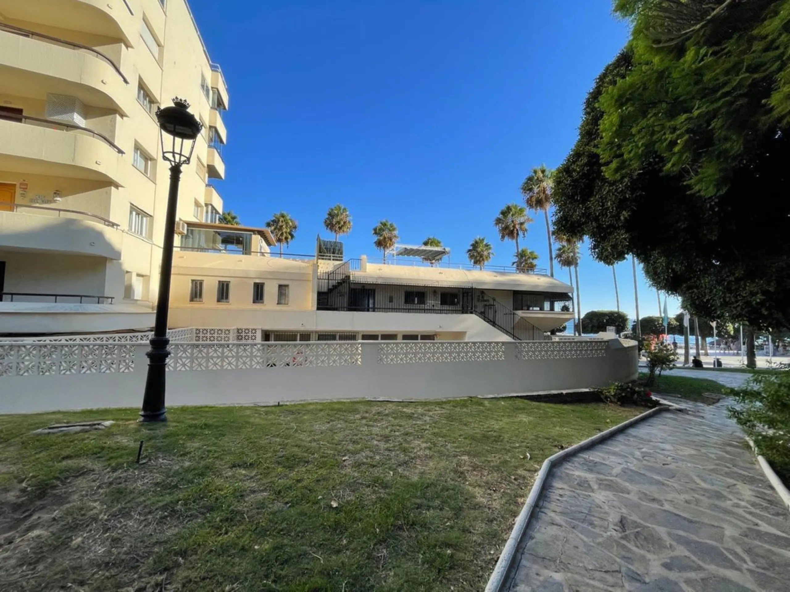 Apartment - Penthouse в продаже в Marbella, Málaga. В доме 5 спален и 3 ванных комнат. Площадь дома 215 м²