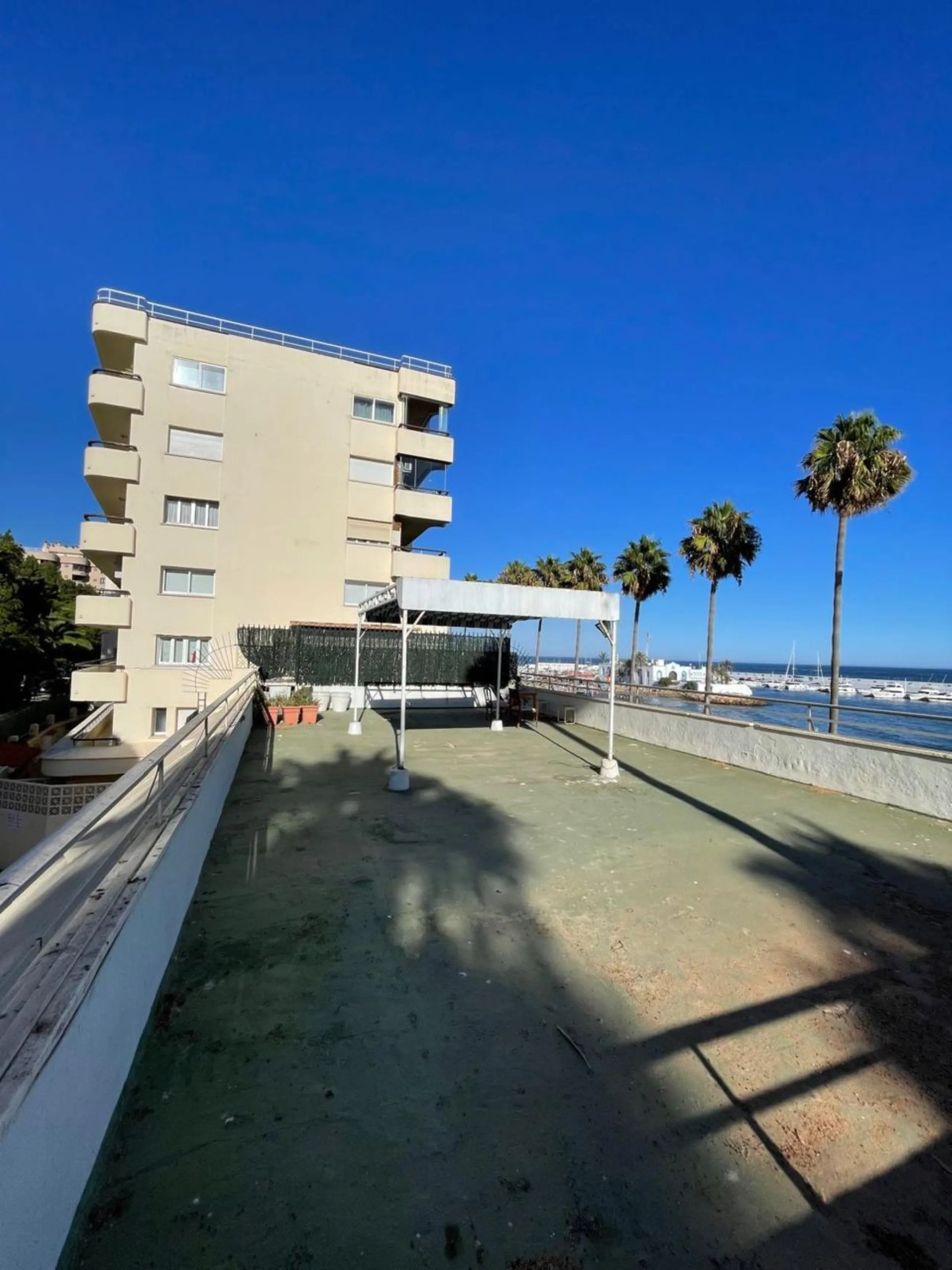 Apartment - Penthouse в продаже в Marbella, Málaga. В доме 5 спален и 3 ванных комнат. Площадь дома 215 м²