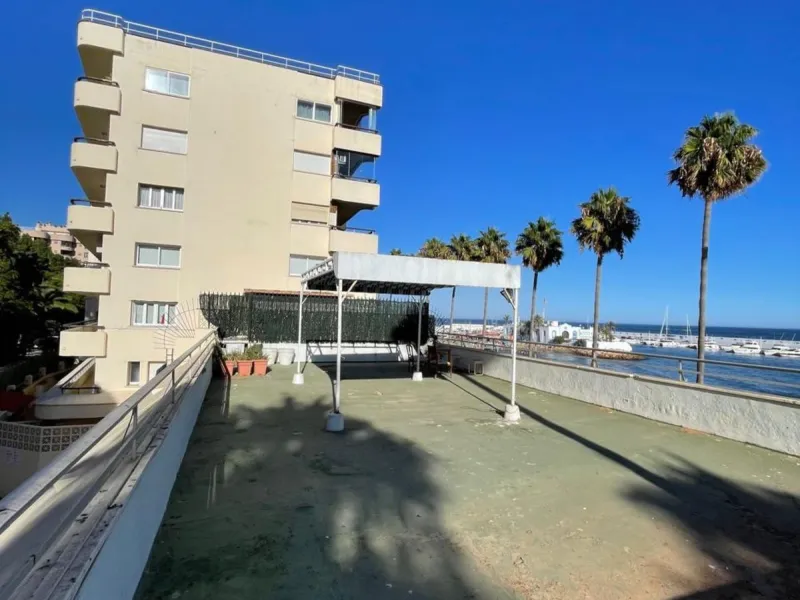 Apartment - Penthouse в продаже в Marbella, Málaga. В доме 5 спален и 3 ванных комнат. Площадь дома 215 м²