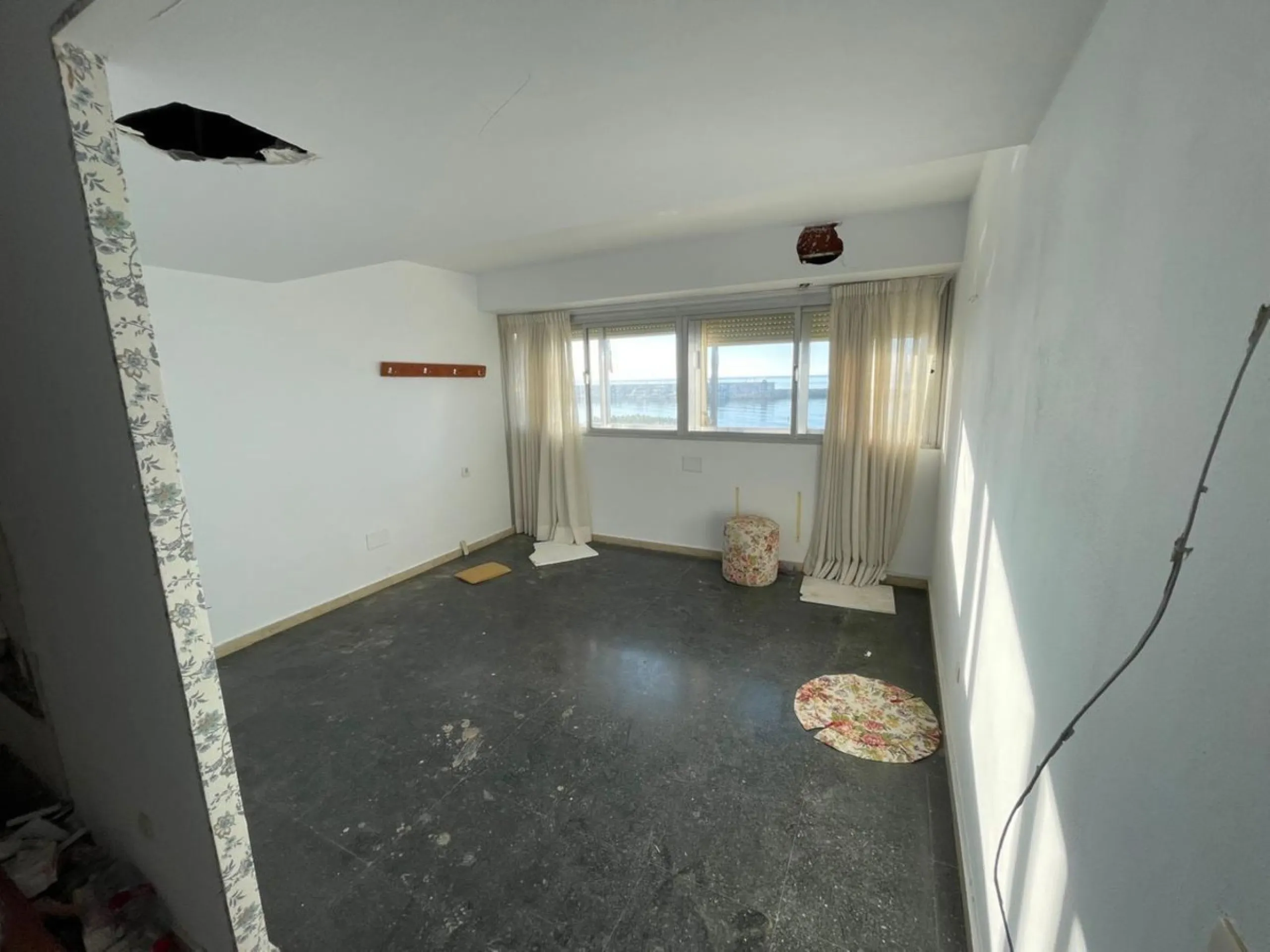 Apartment - Penthouse в продаже в Marbella, Málaga. В доме 5 спален и 3 ванных комнат. Площадь дома 215 м²
