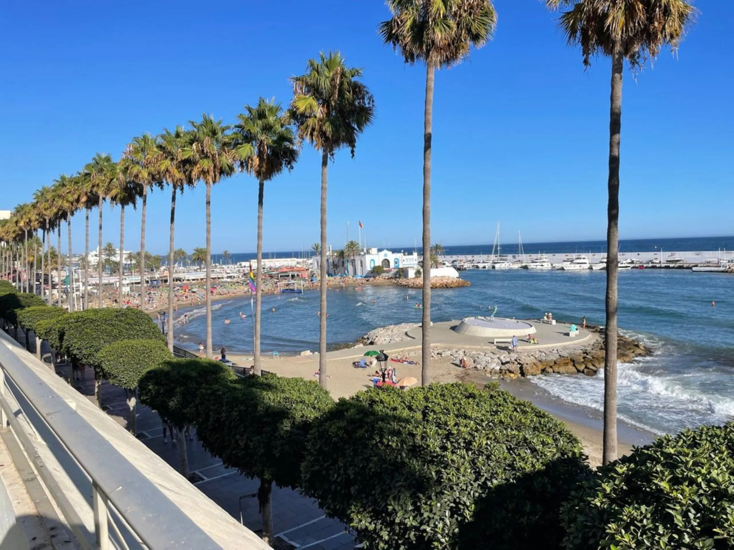 Apartment - Penthouse в продаже в Marbella, Málaga. В доме 5 спален и 3 ванных комнат. Площадь дома 215 м²