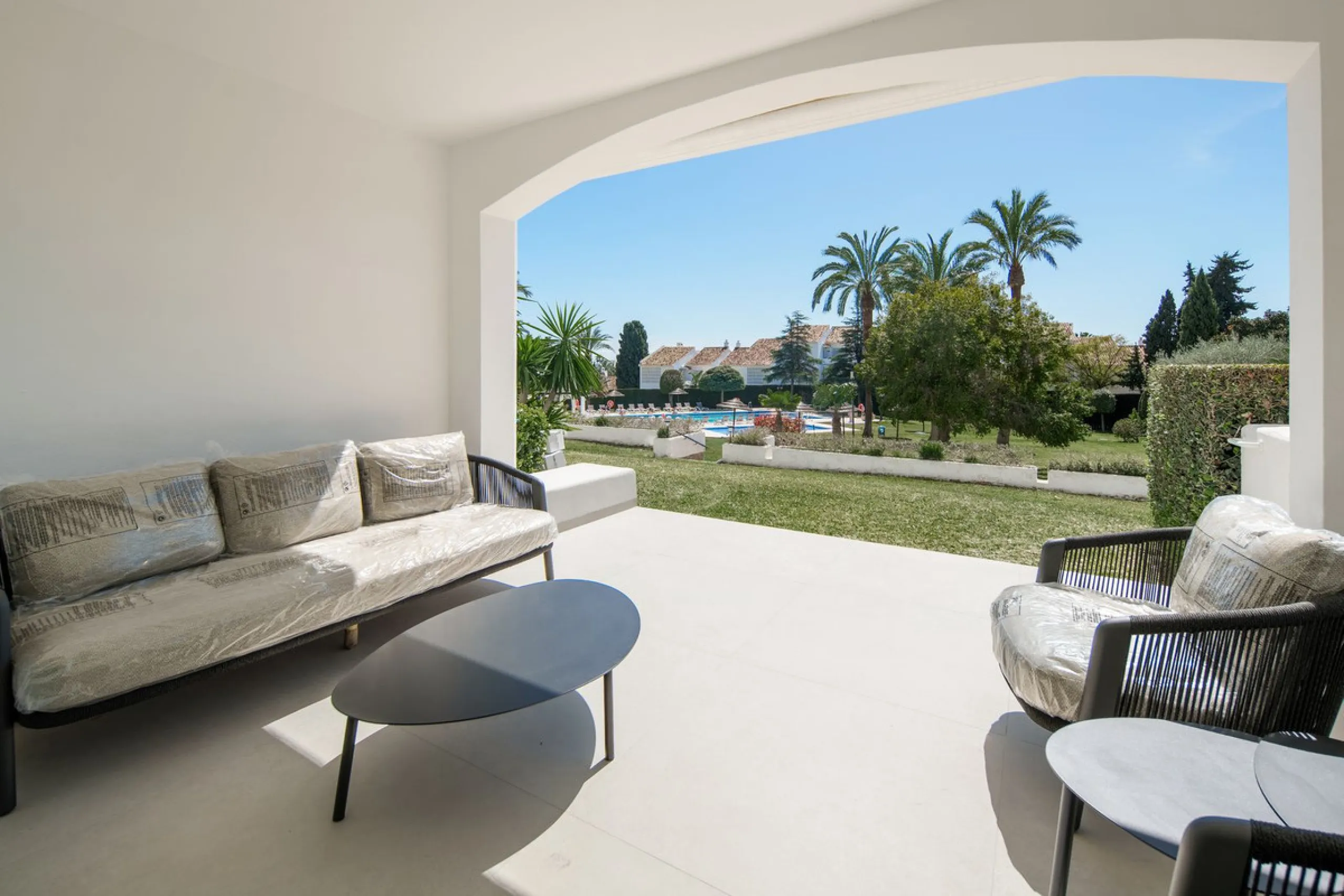 This beautifully refurbished 3 bedroom apartment has been finished to the highest standarts , with interior design by one of Spains leading designers.The property enjoys an excellent south-facing orientation , proving abundant natural light thru out the d
