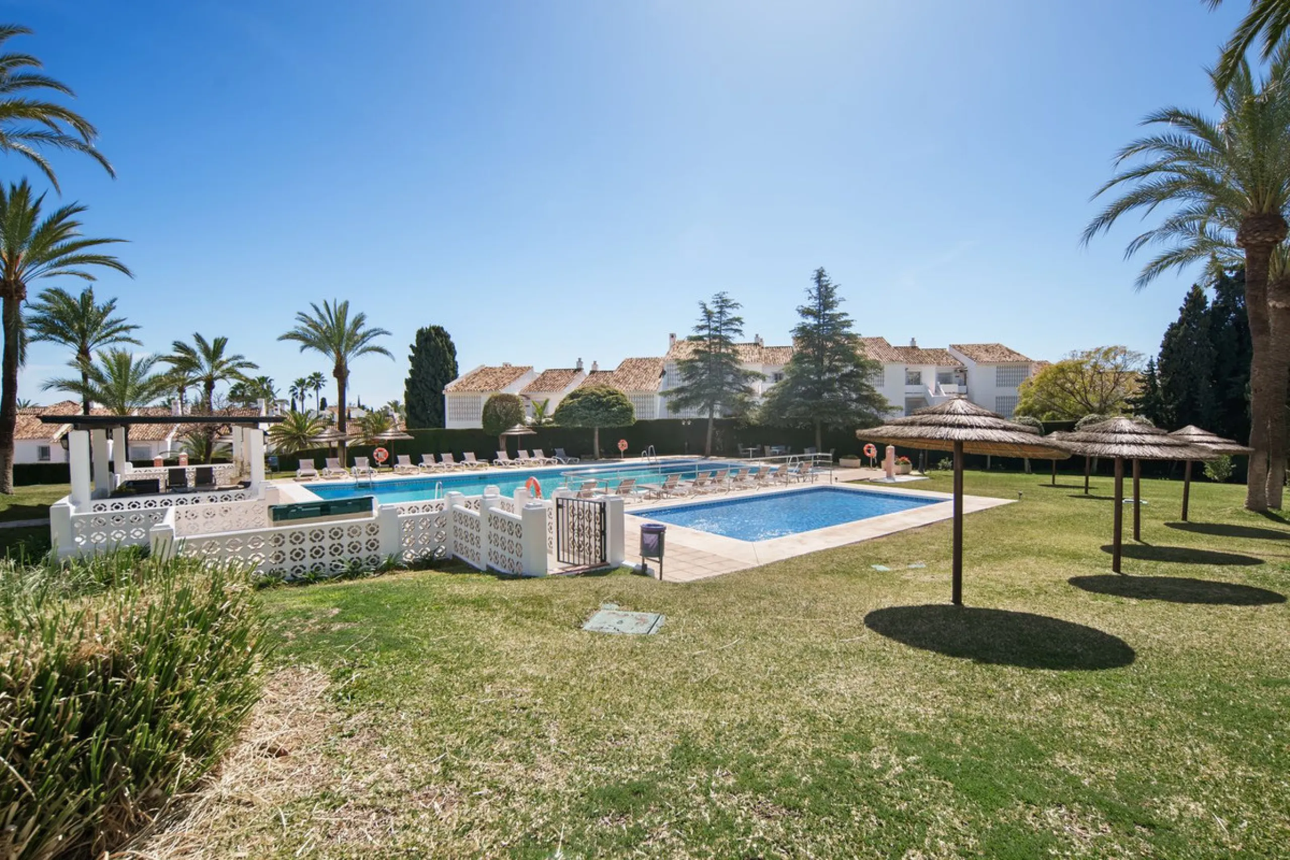 This beautifully refurbished 3 bedroom apartment has been finished to the highest standarts , with interior design by one of Spains leading designers.The property enjoys an excellent south-facing orientation , proving abundant natural light thru out the d