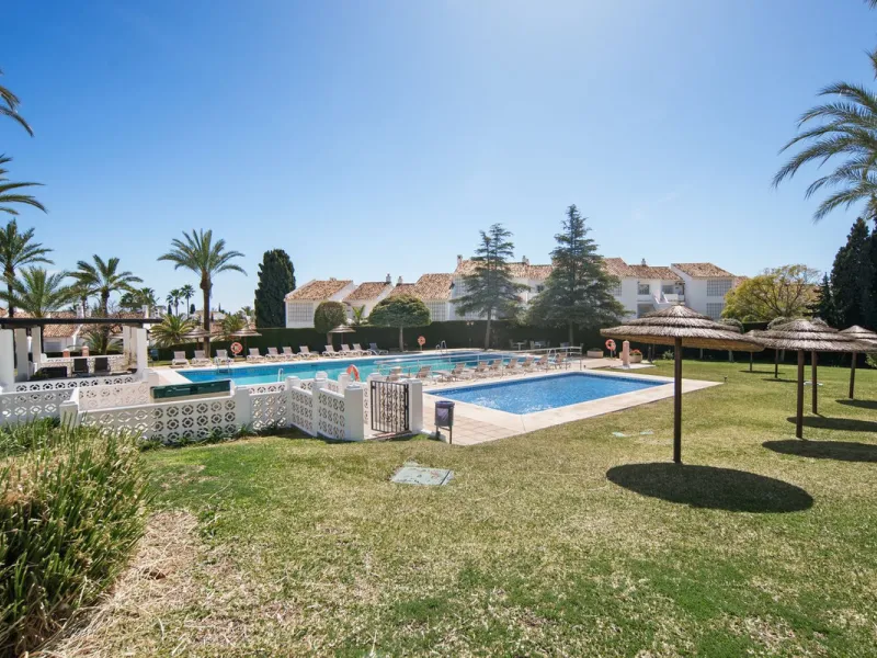 This beautifully refurbished 3 bedroom apartment has been finished to the highest standarts , with interior design by one of Spains leading designers.The property enjoys an excellent south-facing orientation , proving abundant natural light thru out the d