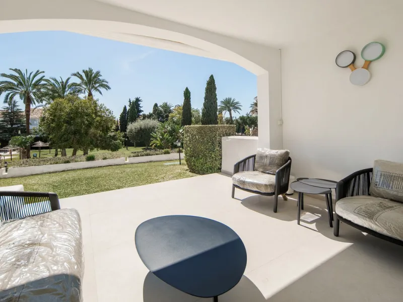 This beautifully refurbished 3 bedroom apartment has been finished to the highest standarts , with interior design by one of Spains leading designers.The property enjoys an excellent south-facing orientation , proving abundant natural light thru out the d