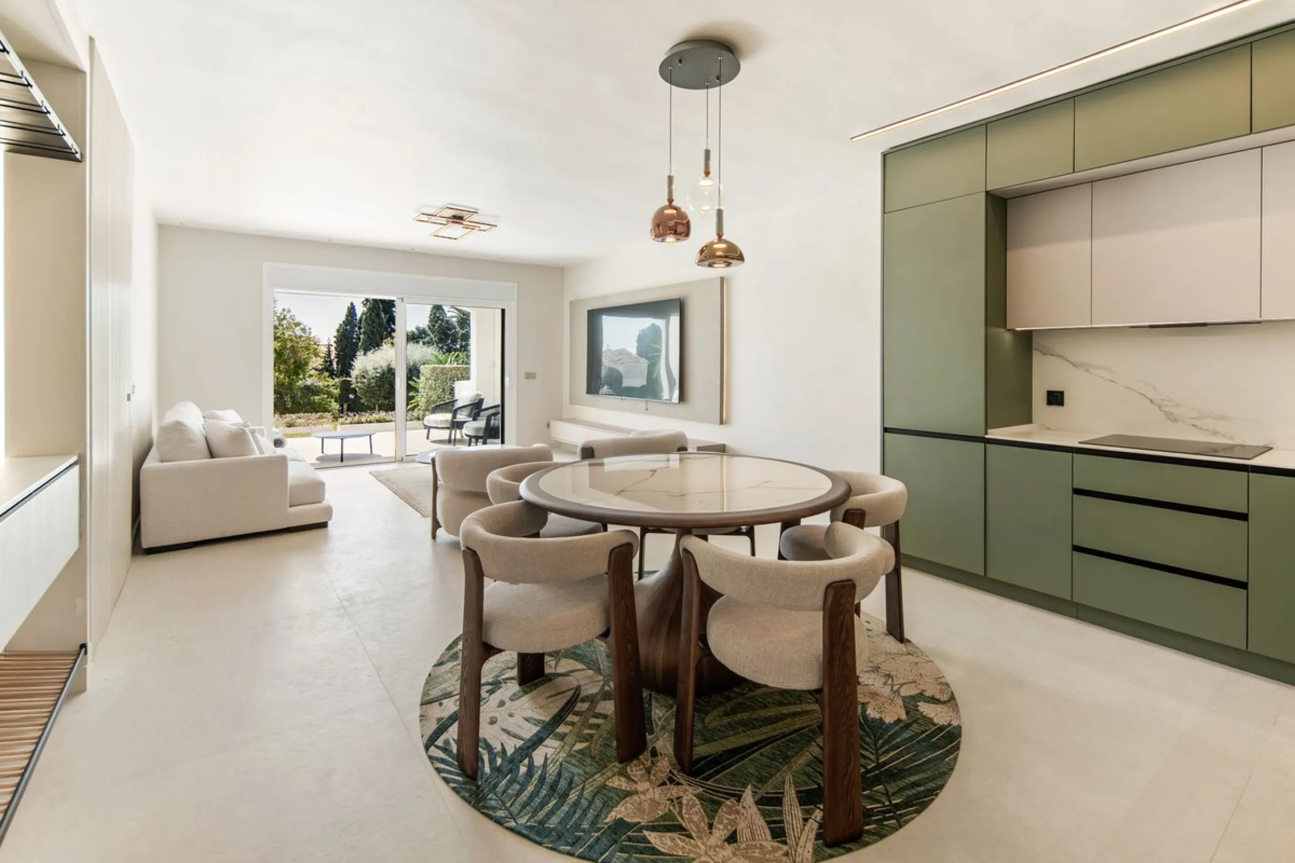This beautifully refurbished 3 bedroom apartment has been finished to the highest standarts , with interior design by one of Spains leading designers.The property enjoys an excellent south-facing orientation , proving abundant natural light thru out the d