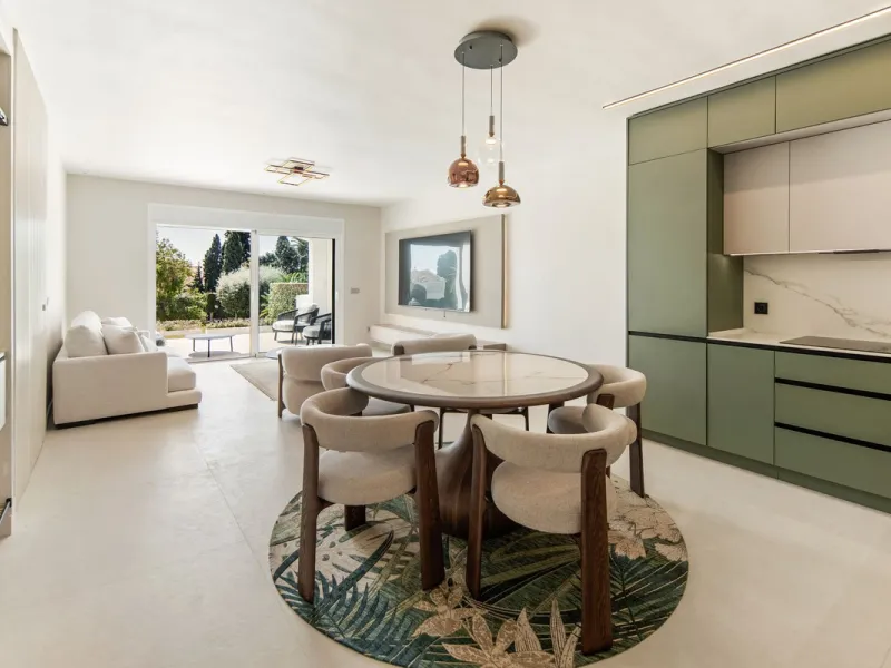 This beautifully refurbished 3 bedroom apartment has been finished to the highest standarts , with interior design by one of Spains leading designers.The property enjoys an excellent south-facing orientation , proving abundant natural light thru out the d