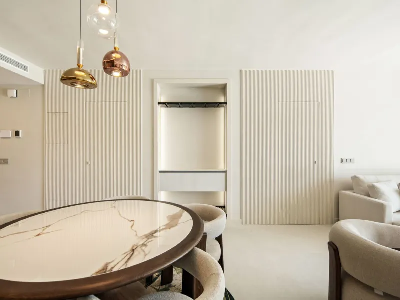 This beautifully refurbished 3 bedroom apartment has been finished to the highest standarts , with interior design by one of Spains leading designers.The property enjoys an excellent south-facing orientation , proving abundant natural light thru out the d