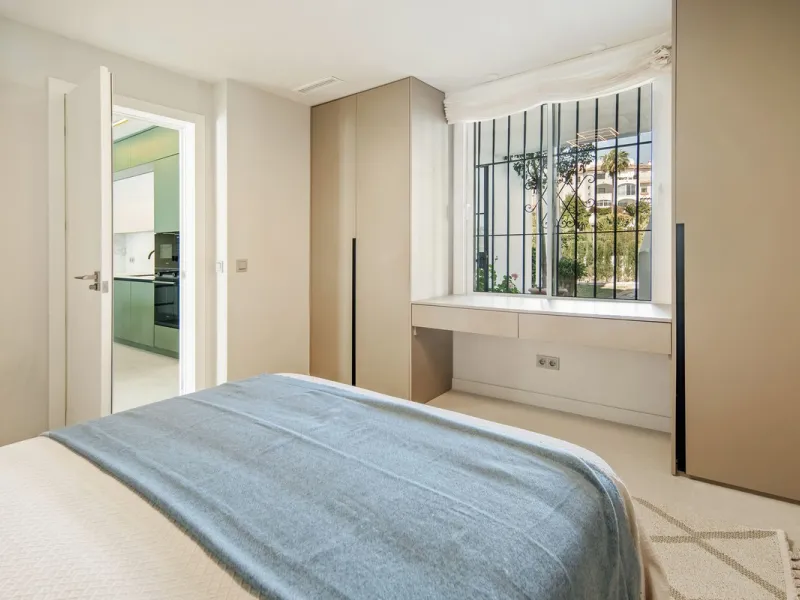 This beautifully refurbished 3 bedroom apartment has been finished to the highest standarts , with interior design by one of Spains leading designers.The property enjoys an excellent south-facing orientation , proving abundant natural light thru out the d
