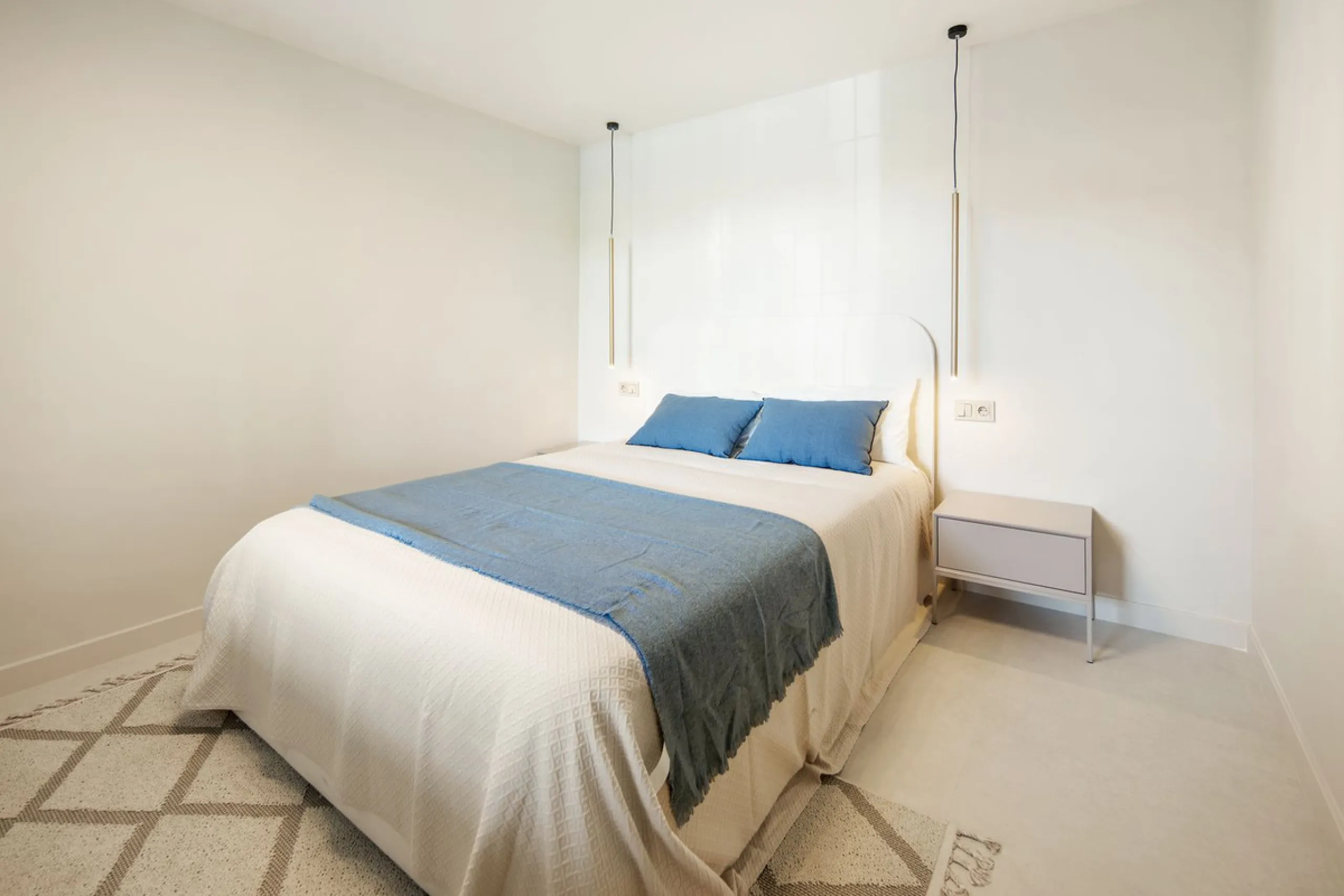 This beautifully refurbished 3 bedroom apartment has been finished to the highest standarts , with interior design by one of Spains leading designers.The property enjoys an excellent south-facing orientation , proving abundant natural light thru out the d