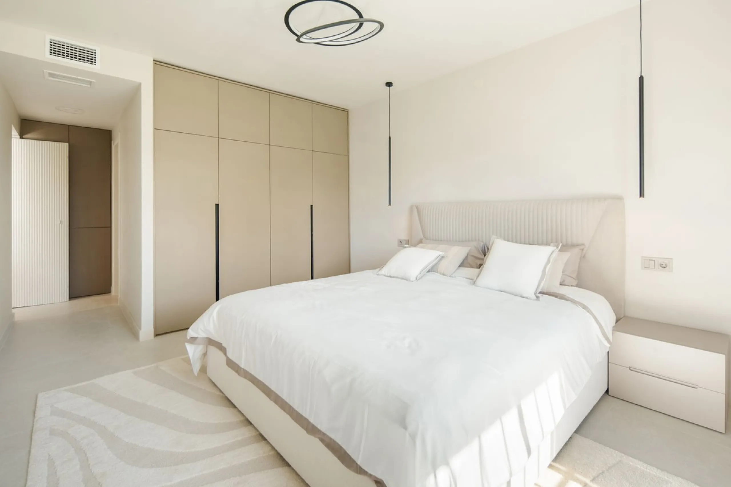 This beautifully refurbished 3 bedroom apartment has been finished to the highest standarts , with interior design by one of Spains leading designers.The property enjoys an excellent south-facing orientation , proving abundant natural light thru out the d