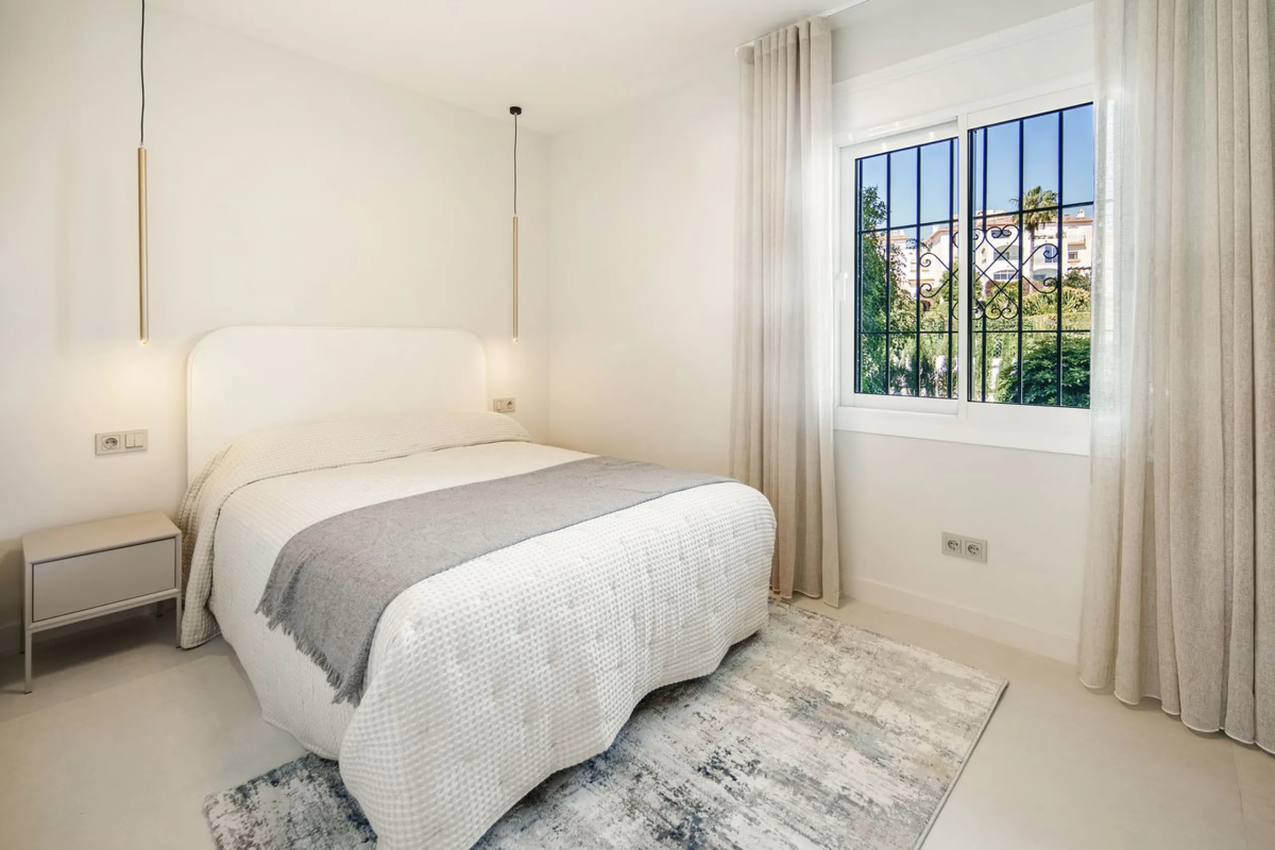 This beautifully refurbished 3 bedroom apartment has been finished to the highest standarts , with interior design by one of Spains leading designers.The property enjoys an excellent south-facing orientation , proving abundant natural light thru out the d