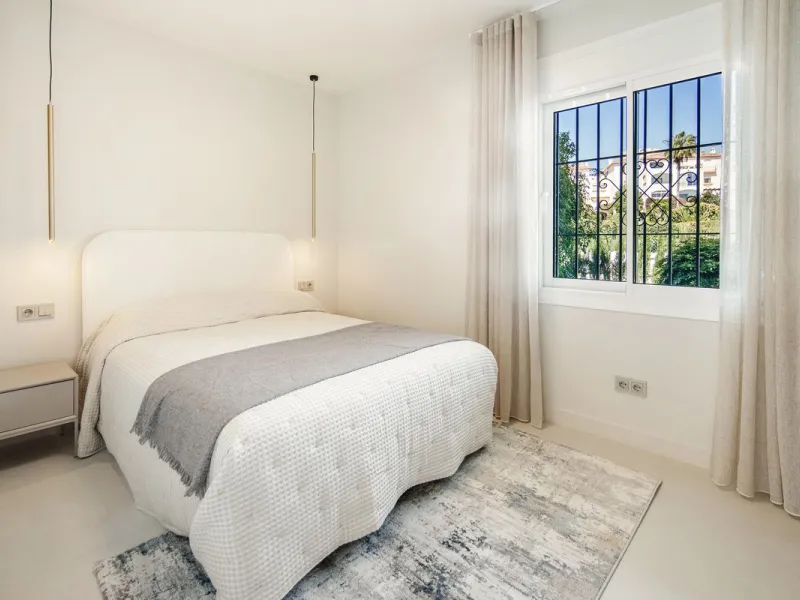This beautifully refurbished 3 bedroom apartment has been finished to the highest standarts , with interior design by one of Spains leading designers.The property enjoys an excellent south-facing orientation , proving abundant natural light thru out the d