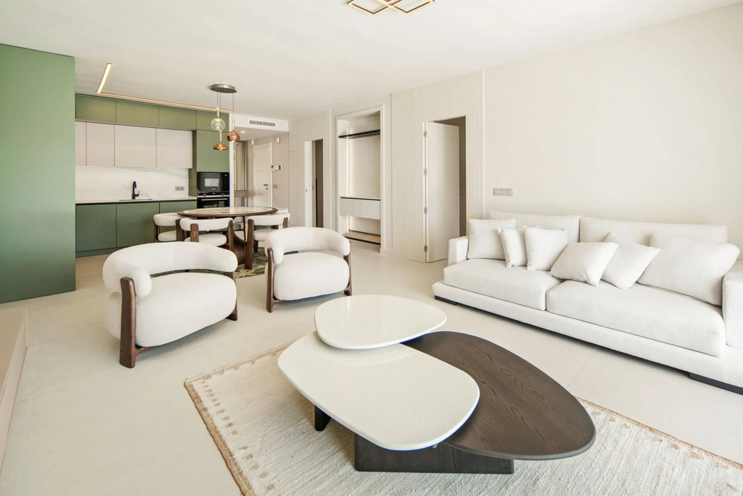 This beautifully refurbished 3 bedroom apartment has been finished to the highest standarts , with interior design by one of Spains leading designers.The property enjoys an excellent south-facing orientation , proving abundant natural light thru out the d