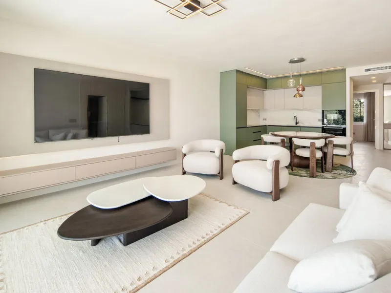 This beautifully refurbished 3 bedroom apartment has been finished to the highest standarts , with interior design by one of Spains leading designers.The property enjoys an excellent south-facing orientation , proving abundant natural light thru out the d