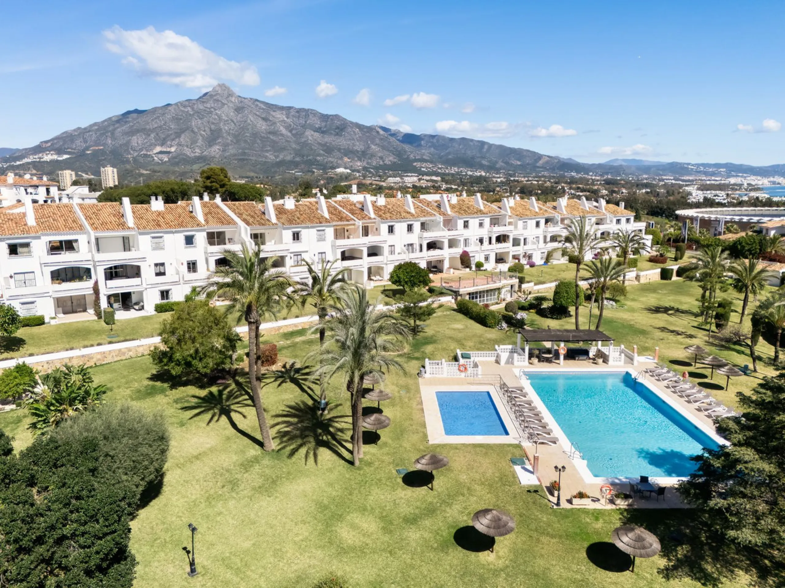 This beautifully refurbished 3 bedroom apartment has been finished to the highest standarts , with interior design by one of Spains leading designers.The property enjoys an excellent south-facing orientation , proving abundant natural light thru out the d