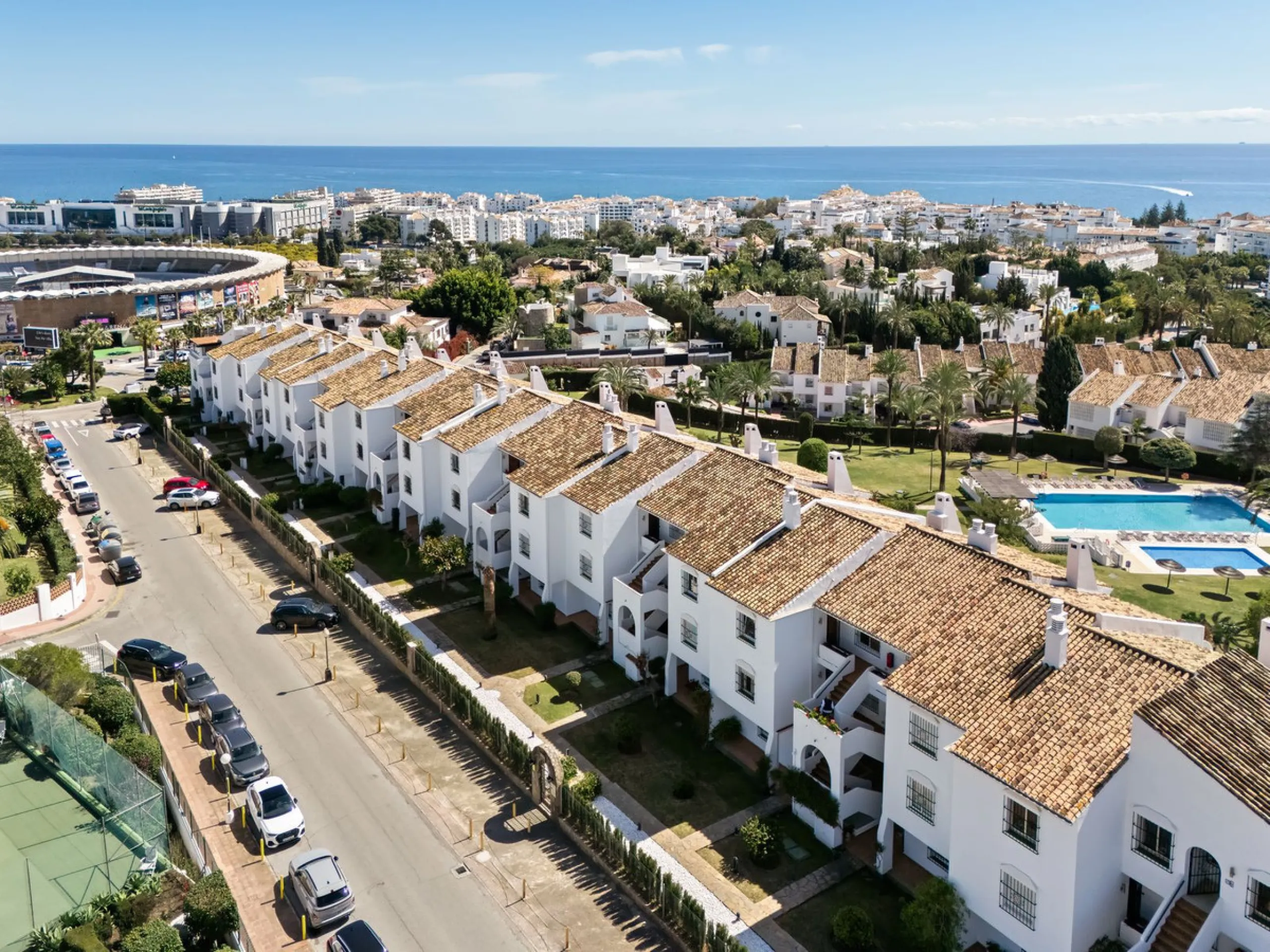 This beautifully refurbished 3 bedroom apartment has been finished to the highest standarts , with interior design by one of Spains leading designers.The property enjoys an excellent south-facing orientation , proving abundant natural light thru out the d