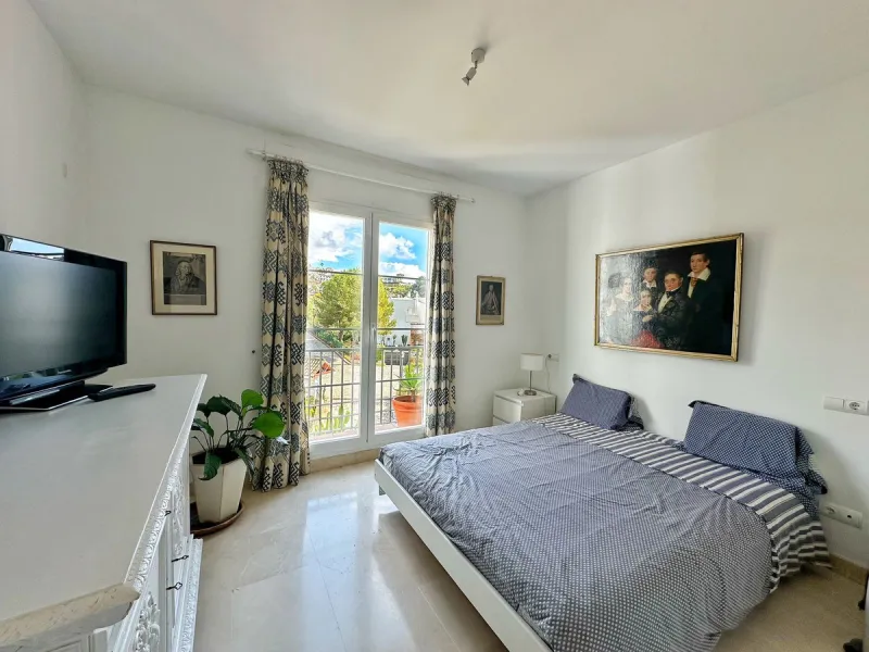 Duplex Penthouse with Panoramic Sea Views in Los Arqueros, Benahavís – Bare Ownership for Sale (NUDA PROPIEDAD)