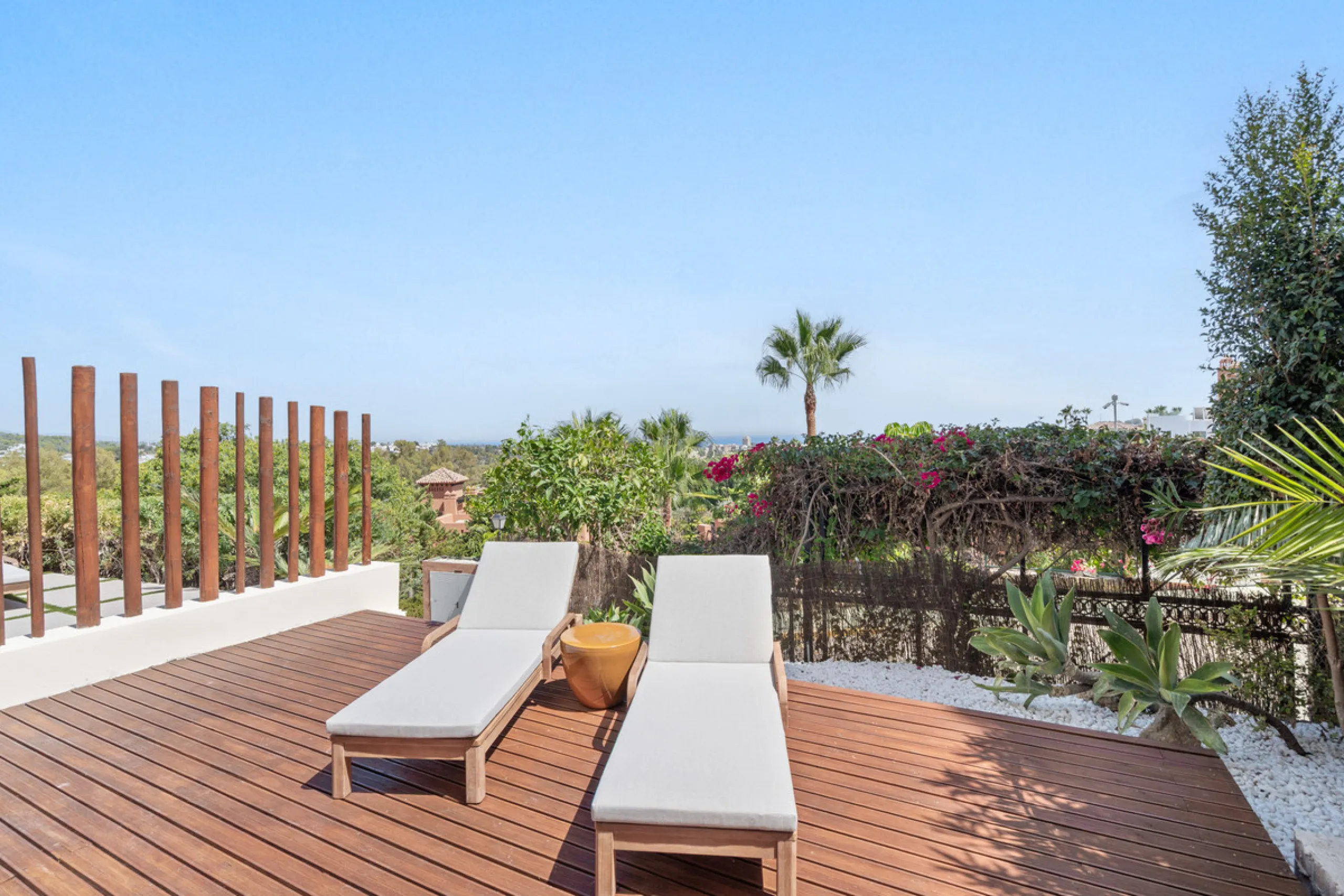 Apartment - Ground Floor Apartment в продаже в Marbella, Málaga. В доме 3 спален и 3 ванных комнат. Площадь дома 170 м²