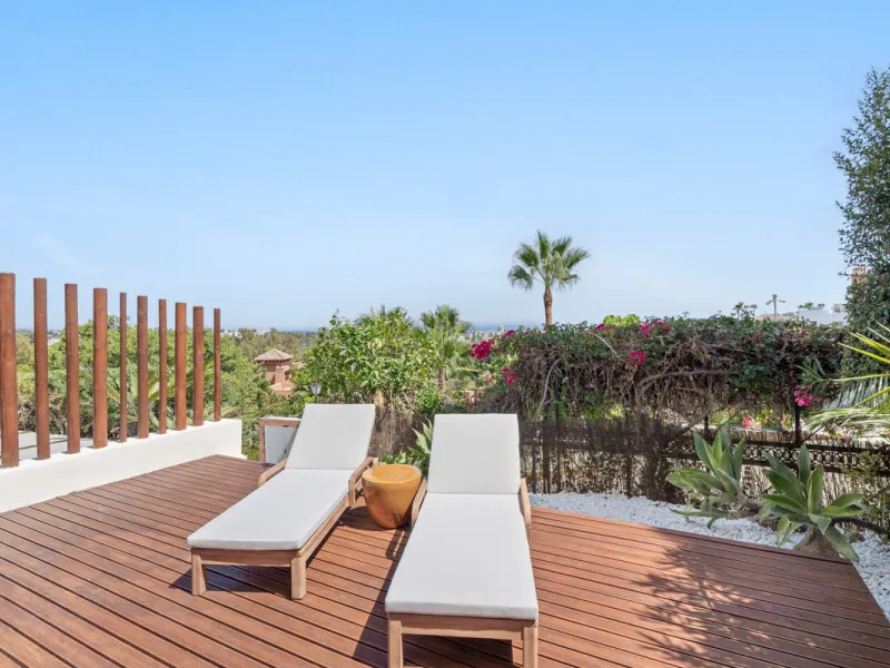 This fully renovated three-bedroom ground-floor apartment is located in one of the most exclusive and secure enclaves of Nueva Andalucía, offering a perfect balance of privacy, elegance and proximity to Marbella's Golf Valley, Puerto Banús and the coast's