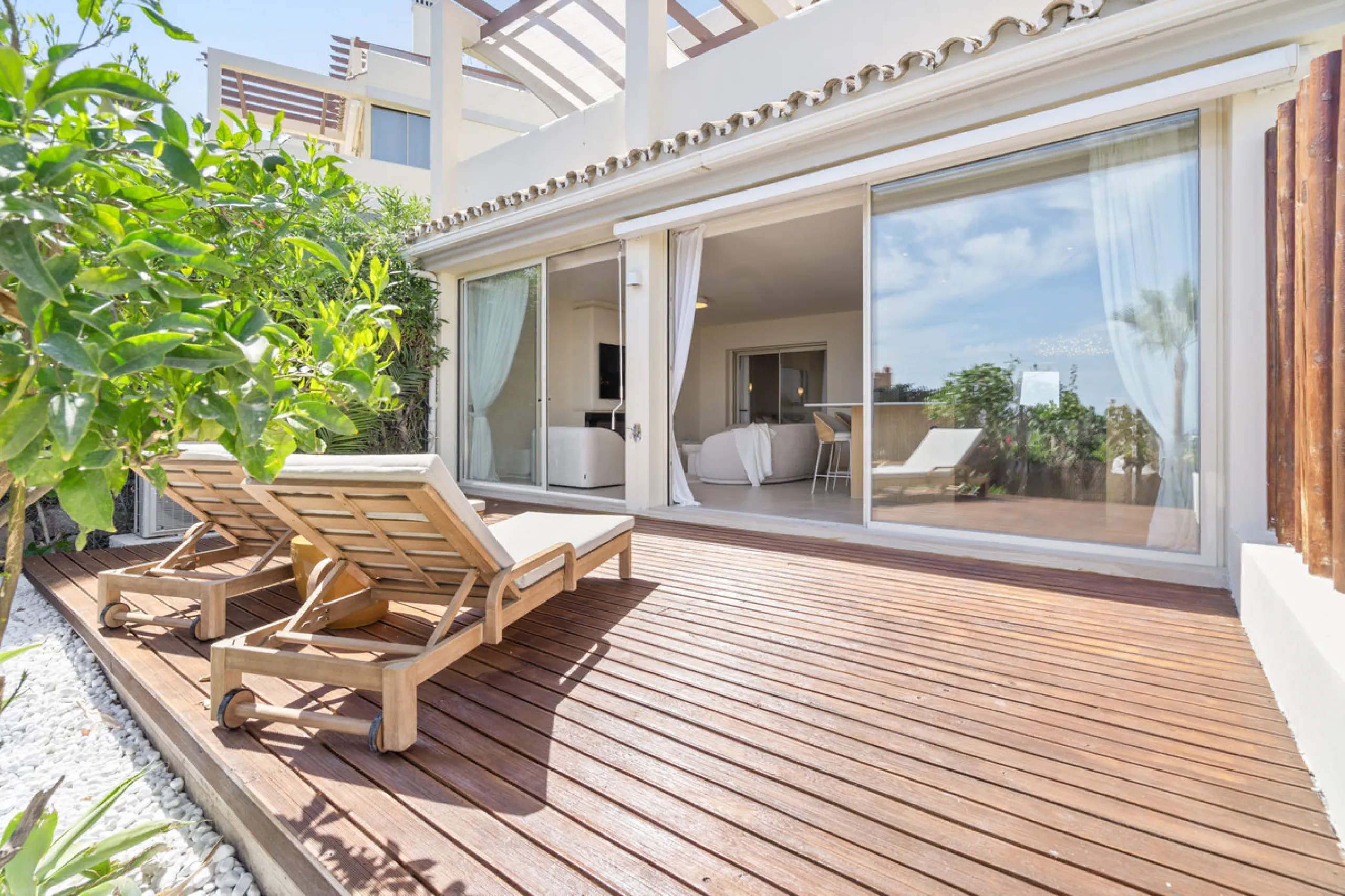 Apartment - Ground Floor Apartment в продаже в Marbella, Málaga. В доме 3 спален и 3 ванных комнат. Площадь дома 170 м²
