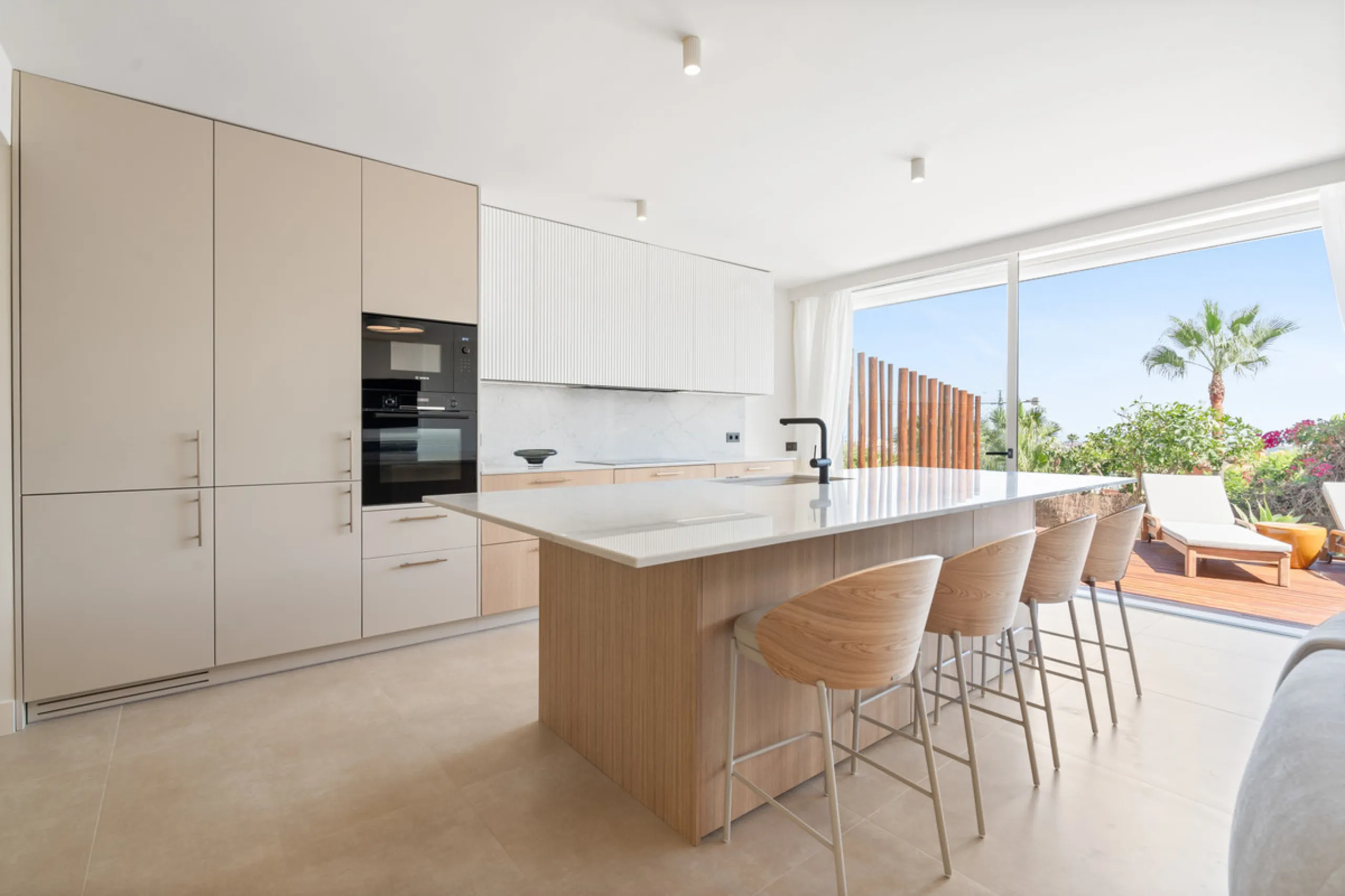 Apartment - Ground Floor Apartment в продаже в Marbella, Málaga. В доме 3 спален и 3 ванных комнат. Площадь дома 170 м²