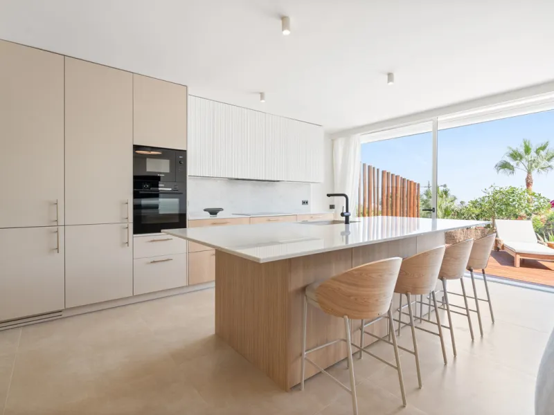Apartment - Ground Floor Apartment в продаже в Marbella, Málaga. В доме 3 спален и 3 ванных комнат. Площадь дома 170 м²