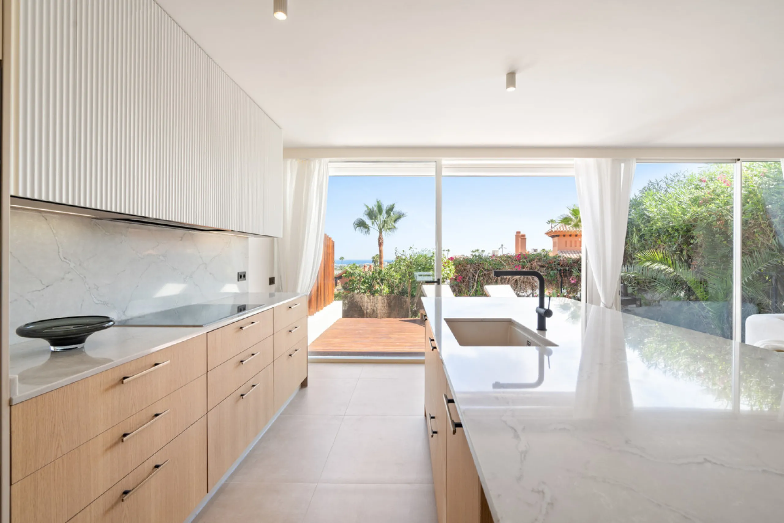 Apartment - Ground Floor Apartment в продаже в Marbella, Málaga. В доме 3 спален и 3 ванных комнат. Площадь дома 170 м²