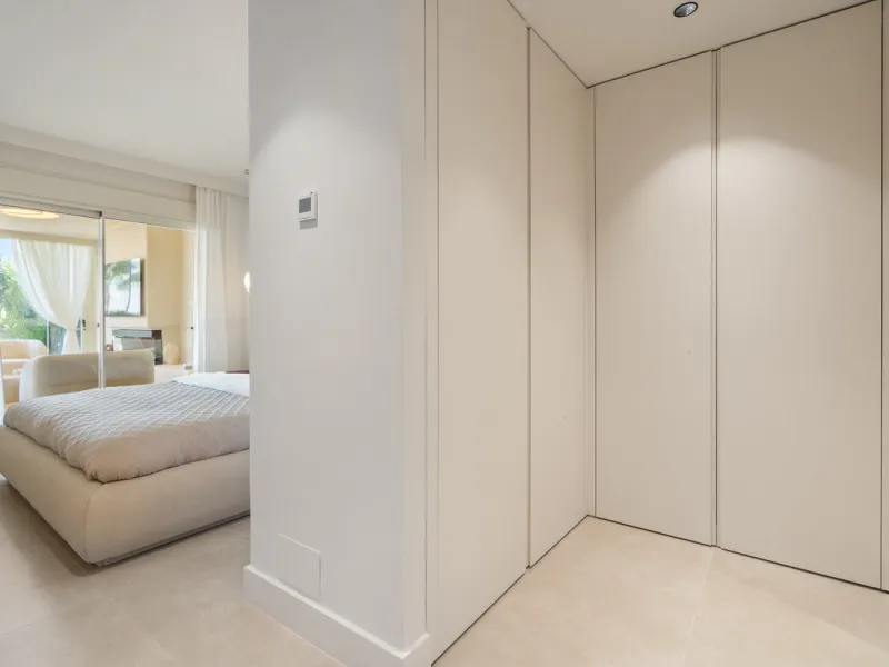 Apartment - Ground Floor Apartment в продаже в Marbella, Málaga. В доме 3 спален и 3 ванных комнат. Площадь дома 170 м²