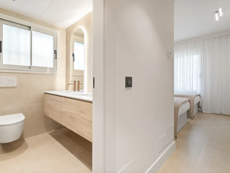 Apartment - Ground Floor Apartment в продаже в Marbella, Málaga. В доме 3 спален и 3 ванных комнат. Площадь дома 170 м²