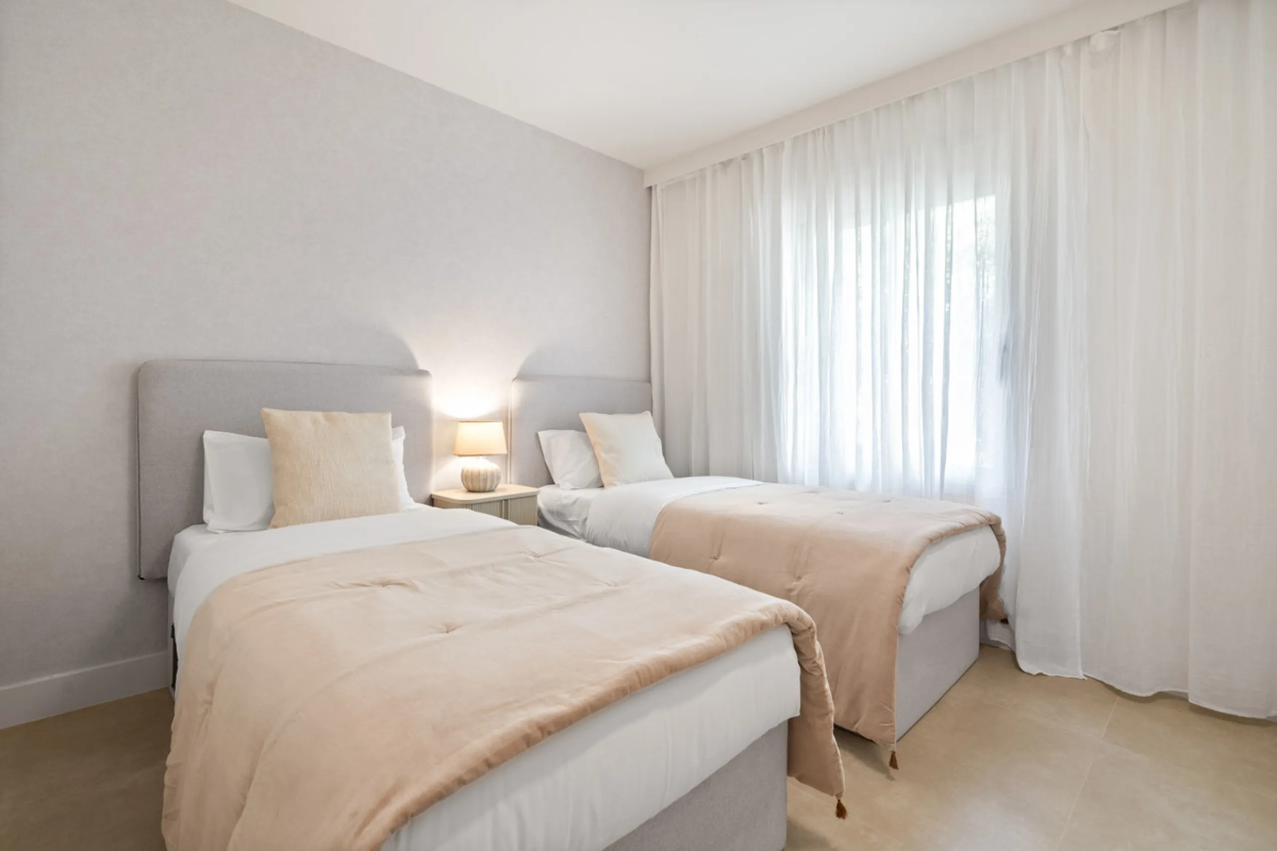 Apartment - Ground Floor Apartment в продаже в Marbella, Málaga. В доме 3 спален и 3 ванных комнат. Площадь дома 170 м²
