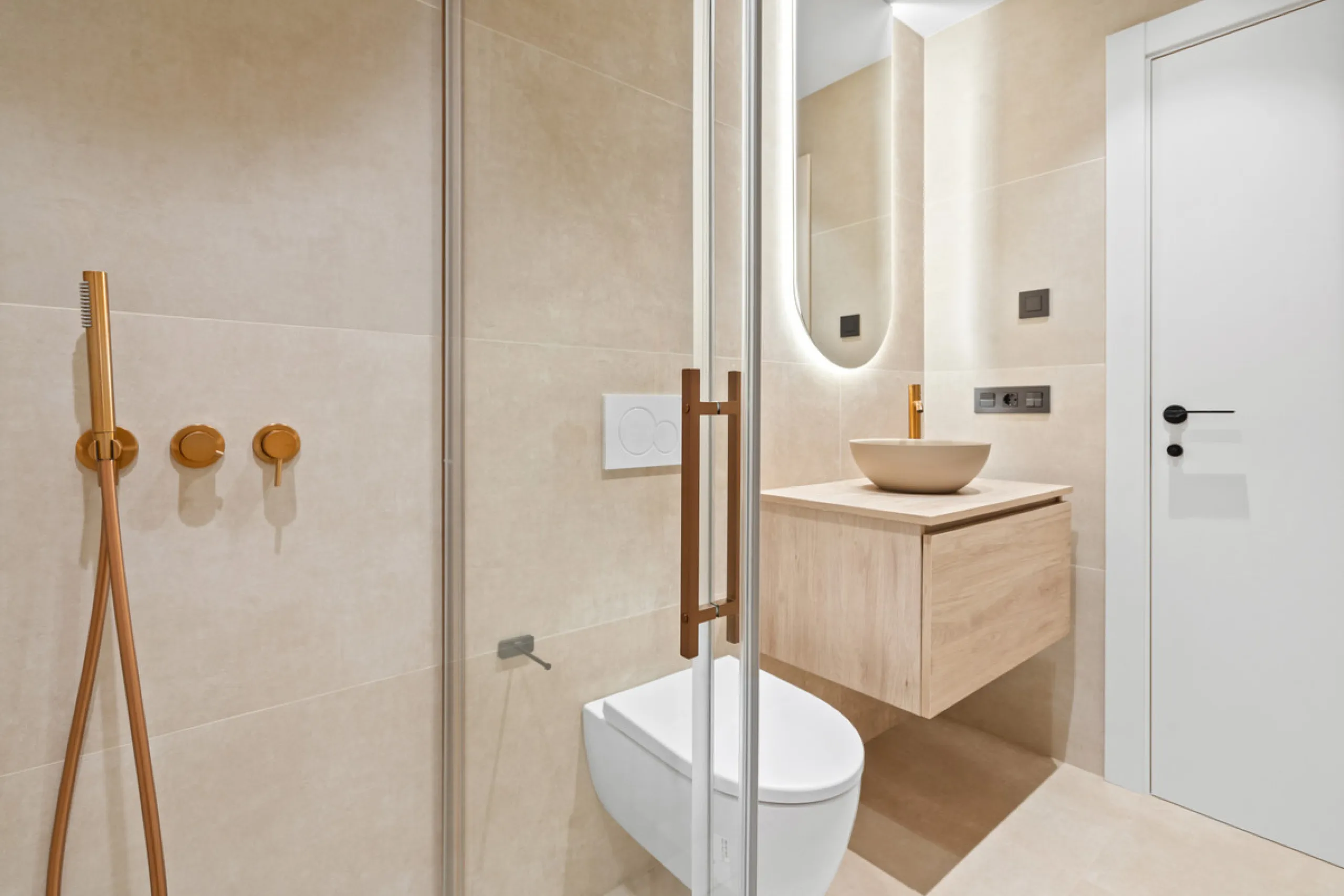 Apartment - Ground Floor Apartment в продаже в Marbella, Málaga. В доме 3 спален и 3 ванных комнат. Площадь дома 170 м²