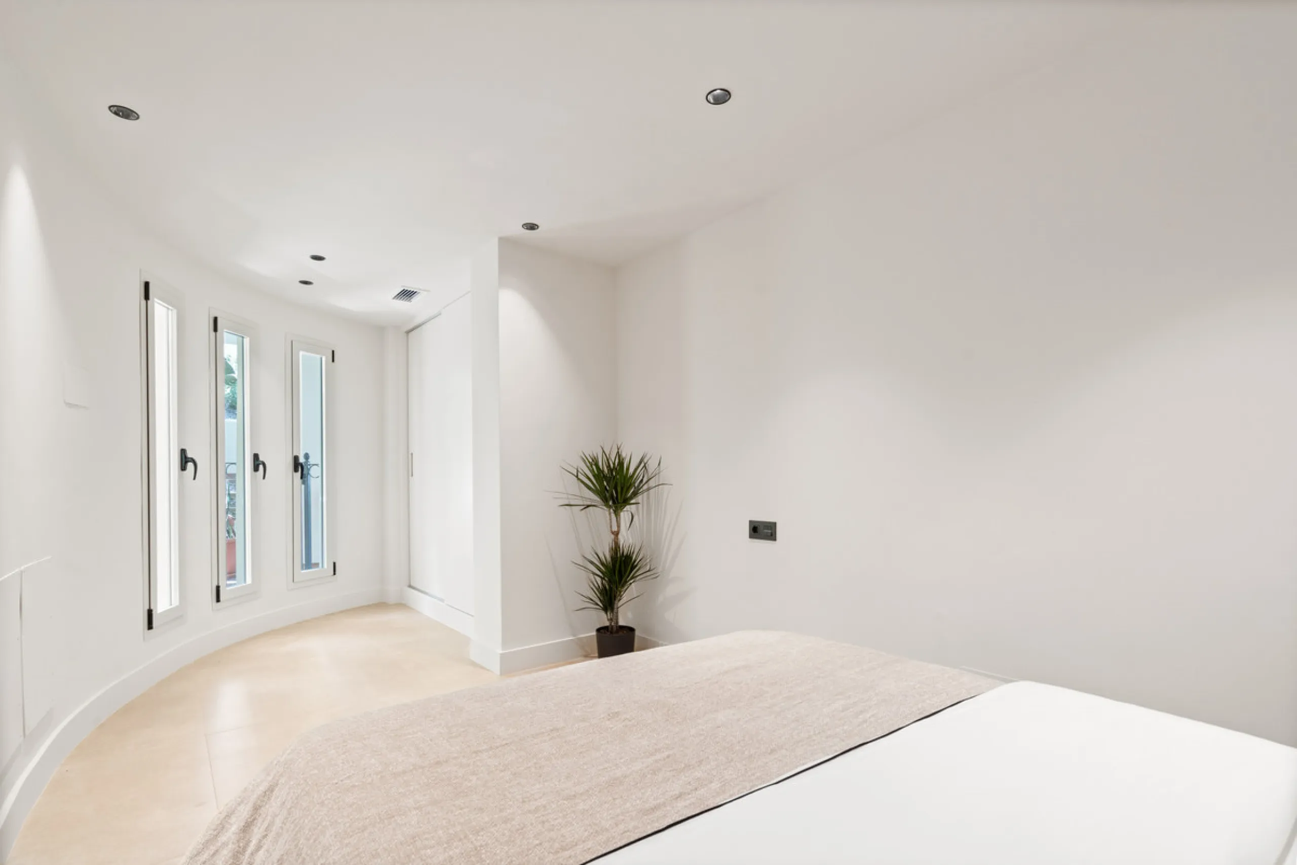 Apartment - Ground Floor Apartment в продаже в Marbella, Málaga. В доме 3 спален и 3 ванных комнат. Площадь дома 170 м²
