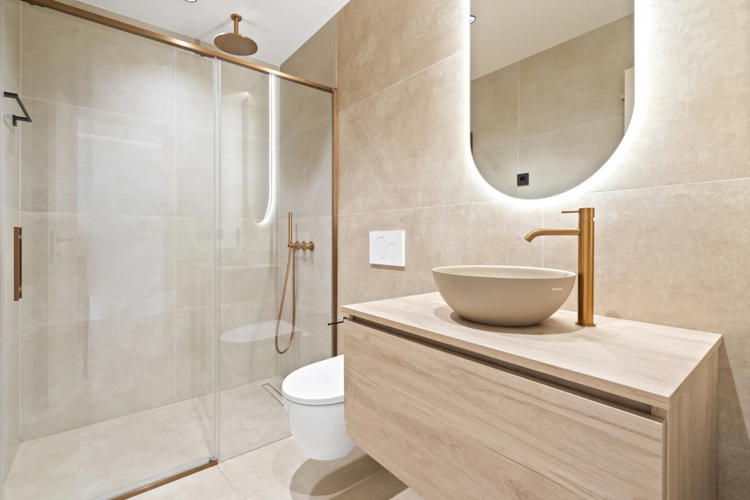 Apartment - Ground Floor Apartment в продаже в Marbella, Málaga. В доме 3 спален и 3 ванных комнат. Площадь дома 170 м²